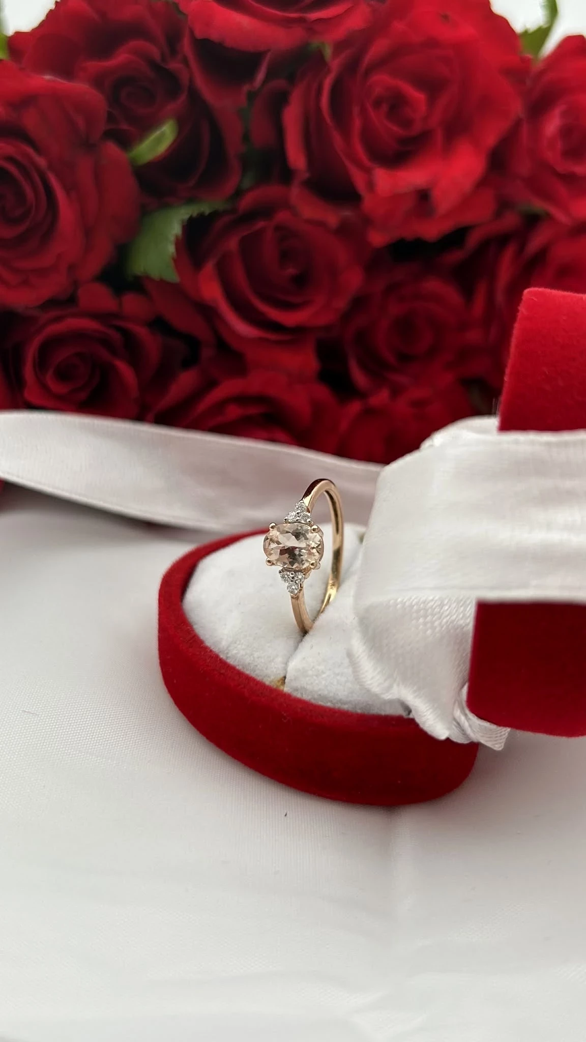 zloty-pierscionek-p585-brylantymorganit-certyfikat-rozm-12-waga-151g-ean-gtin-5900025448069