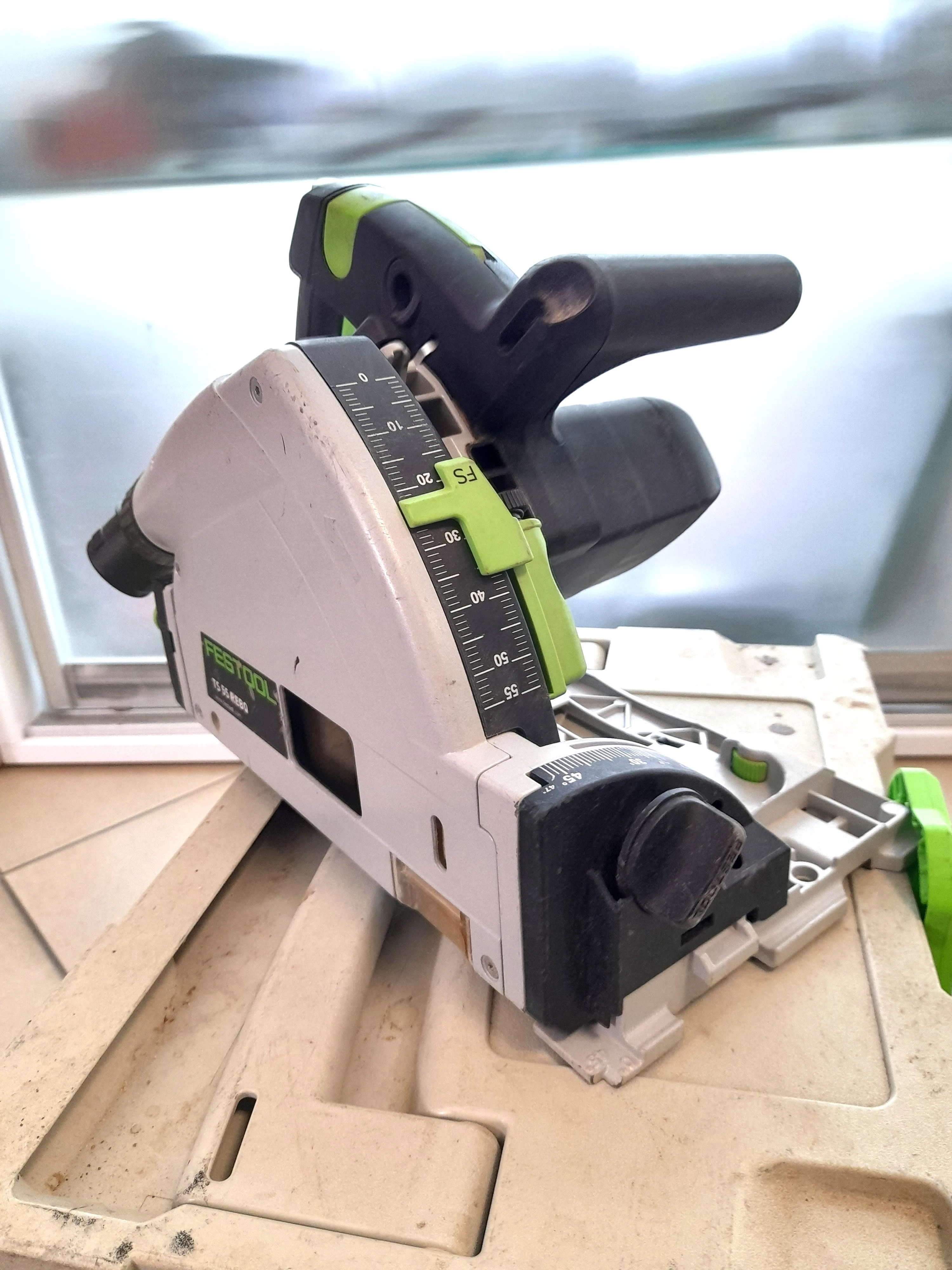 pilarko-zaglebiarka-festool-ts-55-rebq-napiecie-akumulatora-23000