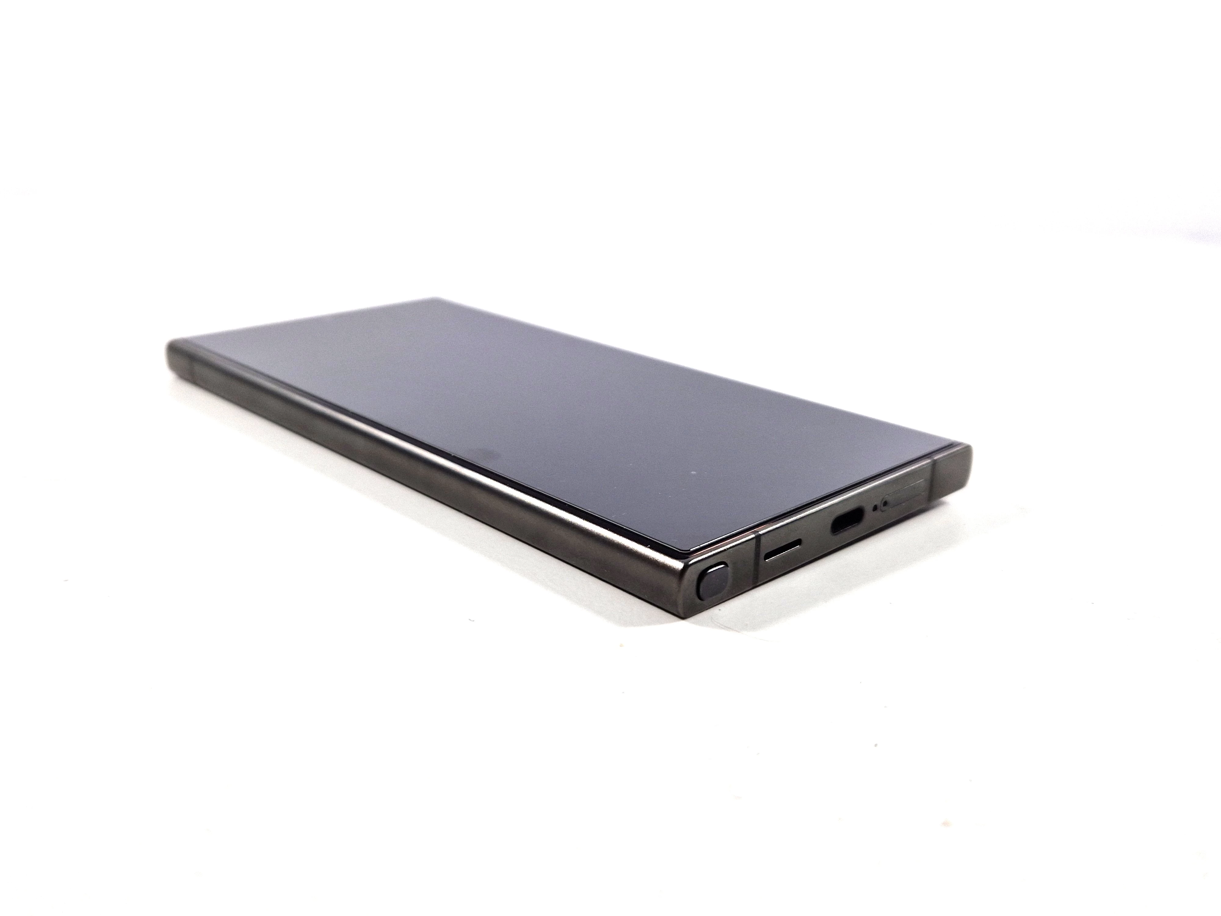 telefon-samsung-galaxy-s24-ultra-12256gb-przekatna-ekranu-680