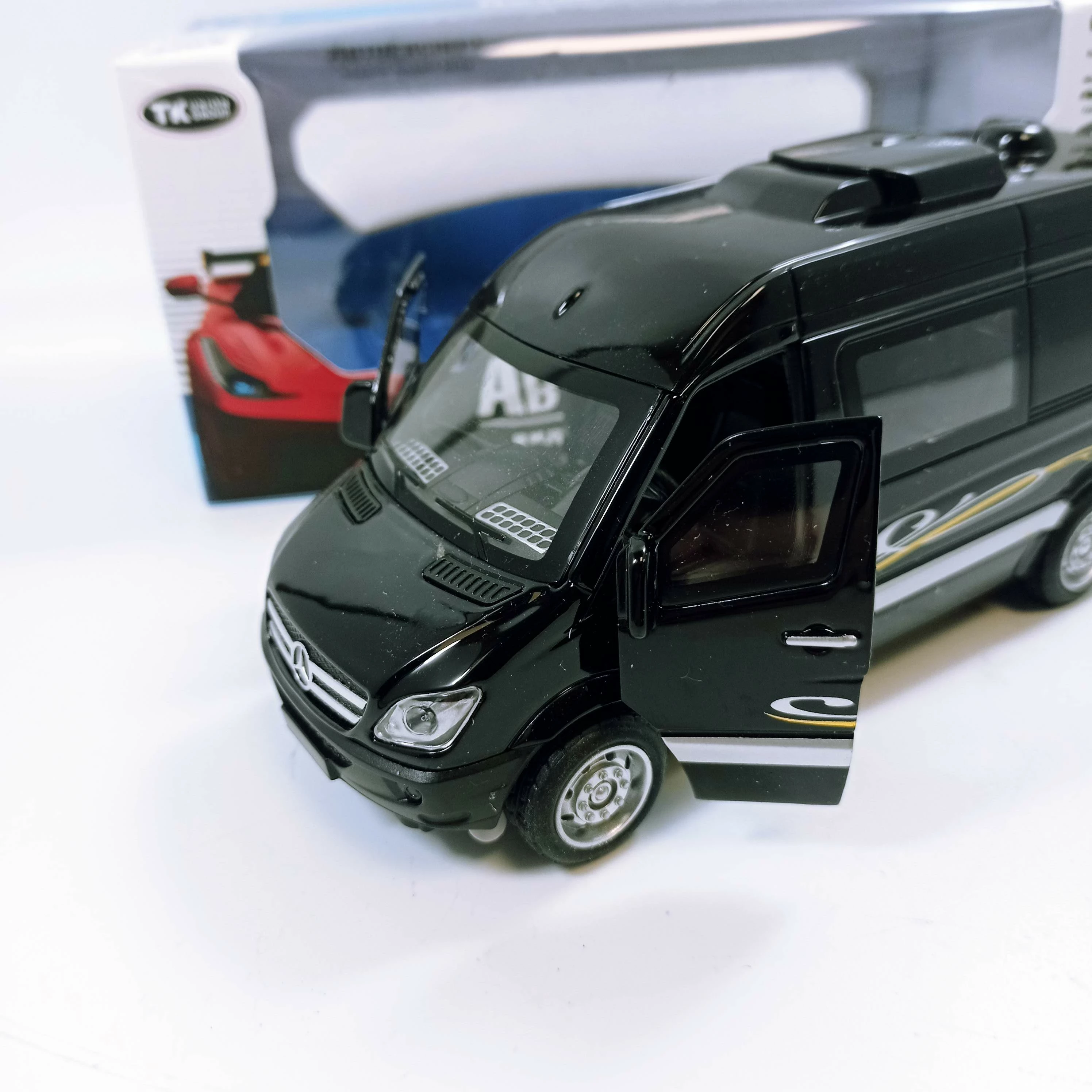 auto-model-mercedes-sprinter-black-132-metal-swiatla-dzwieki-stan-11323-2