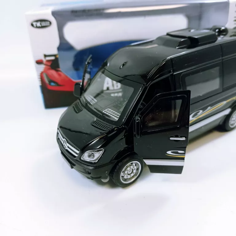 auto-model-mercedes-sprinter-black-132-metal-swiatla-dzwieki-stan-11323-2