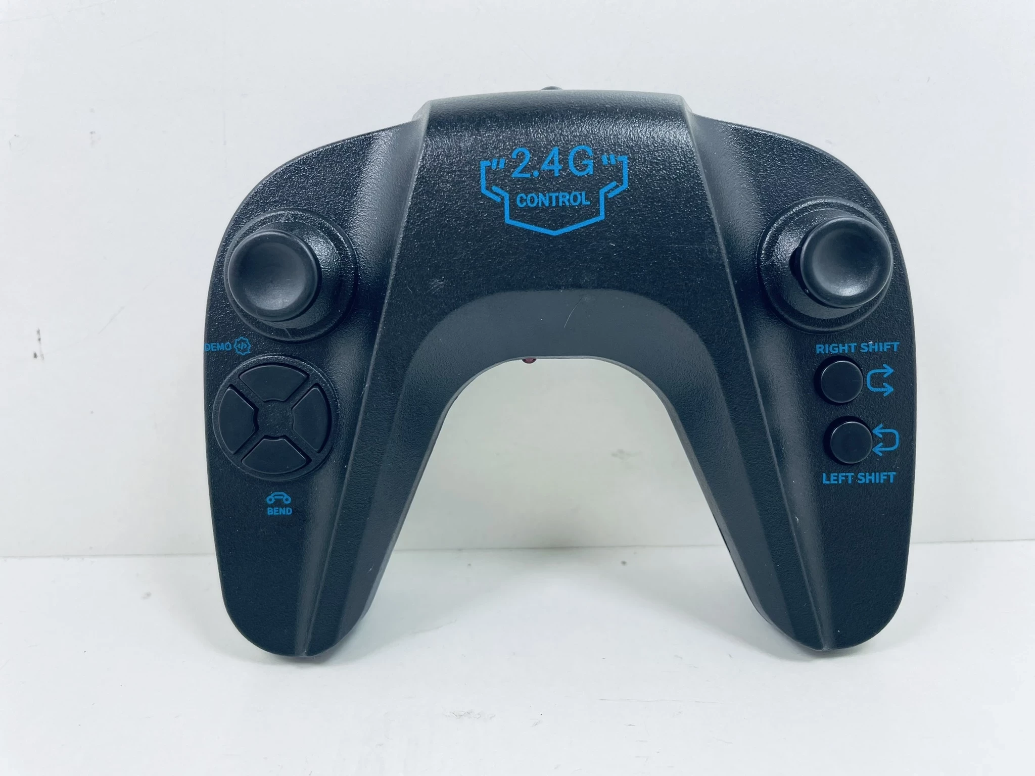 samochod-4wd-zdalnie-sterowany-auto-twist-wiek-dziecka-3475-60