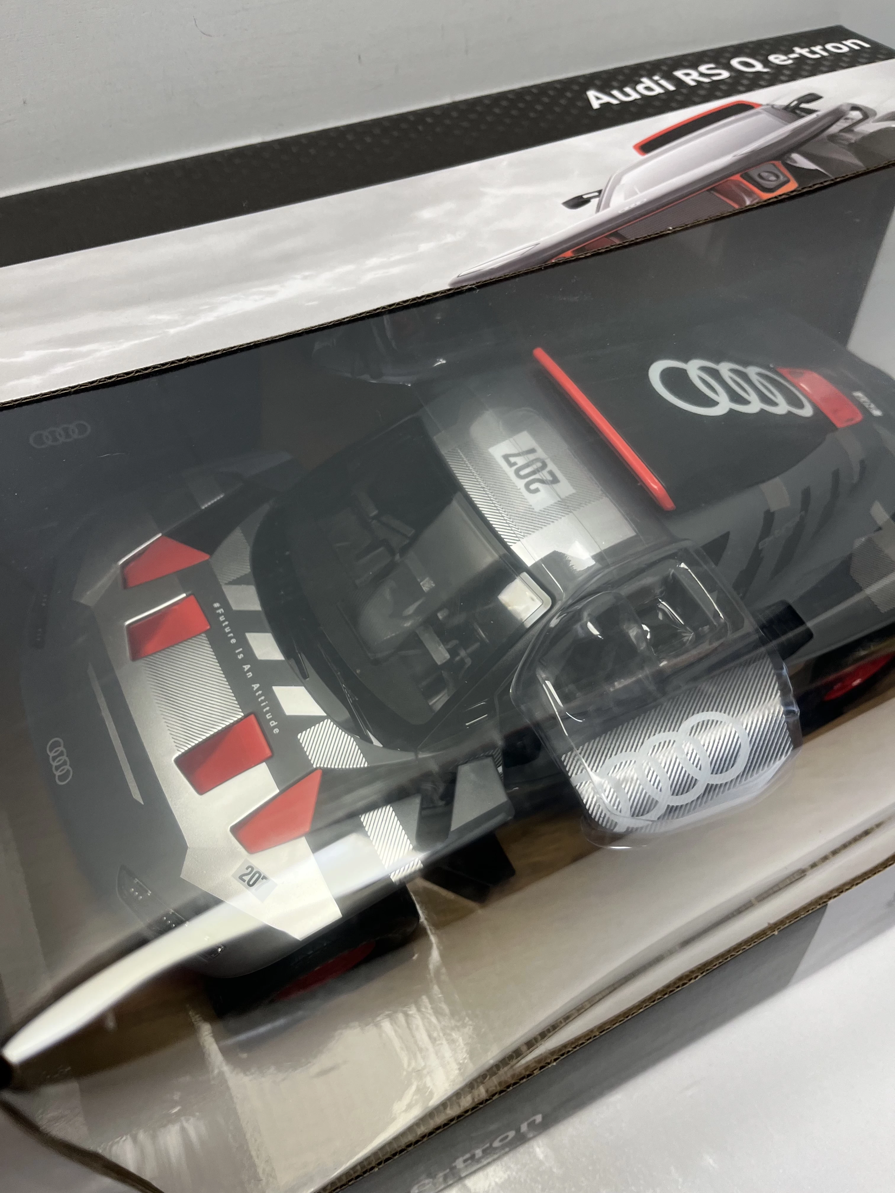 auto-zdalnie-sterowane-dla-dzieci-audi-rs-q-e-tron-rastar-rc-114-ean-gtin-6930751323605