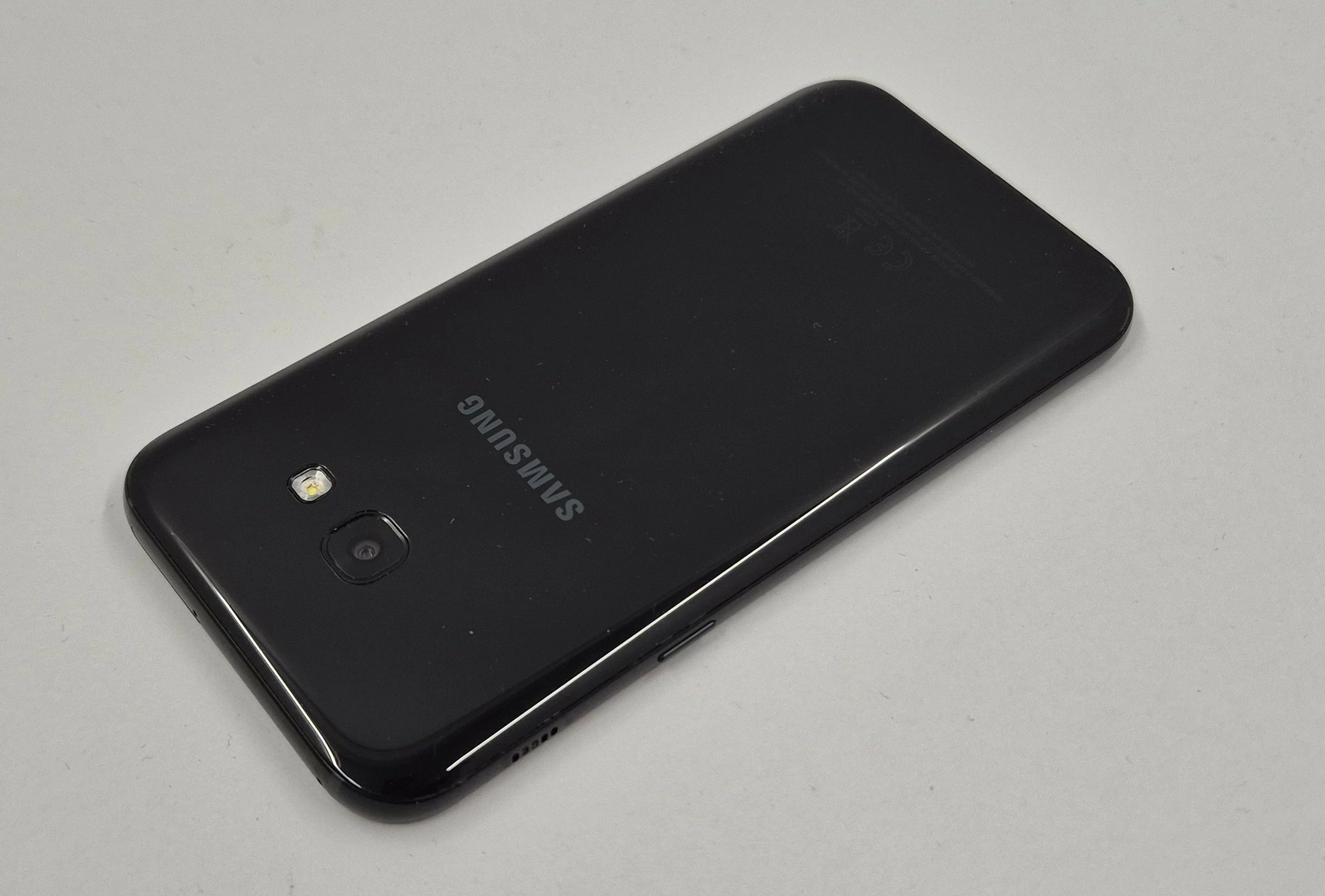 smartfon-samsung-a5-2gb-32gb-przekatna-ekranu-520