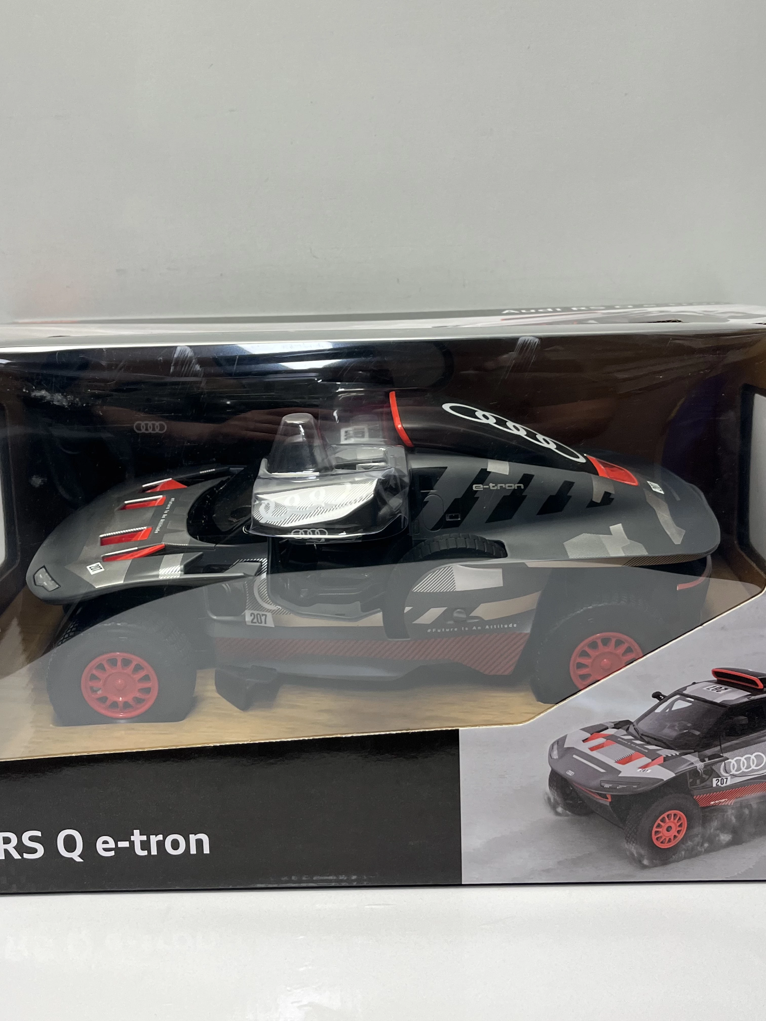 auto-zdalnie-sterowane-dla-dzieci-audi-rs-q-e-tron-rastar-rc-114-stan-11323-2