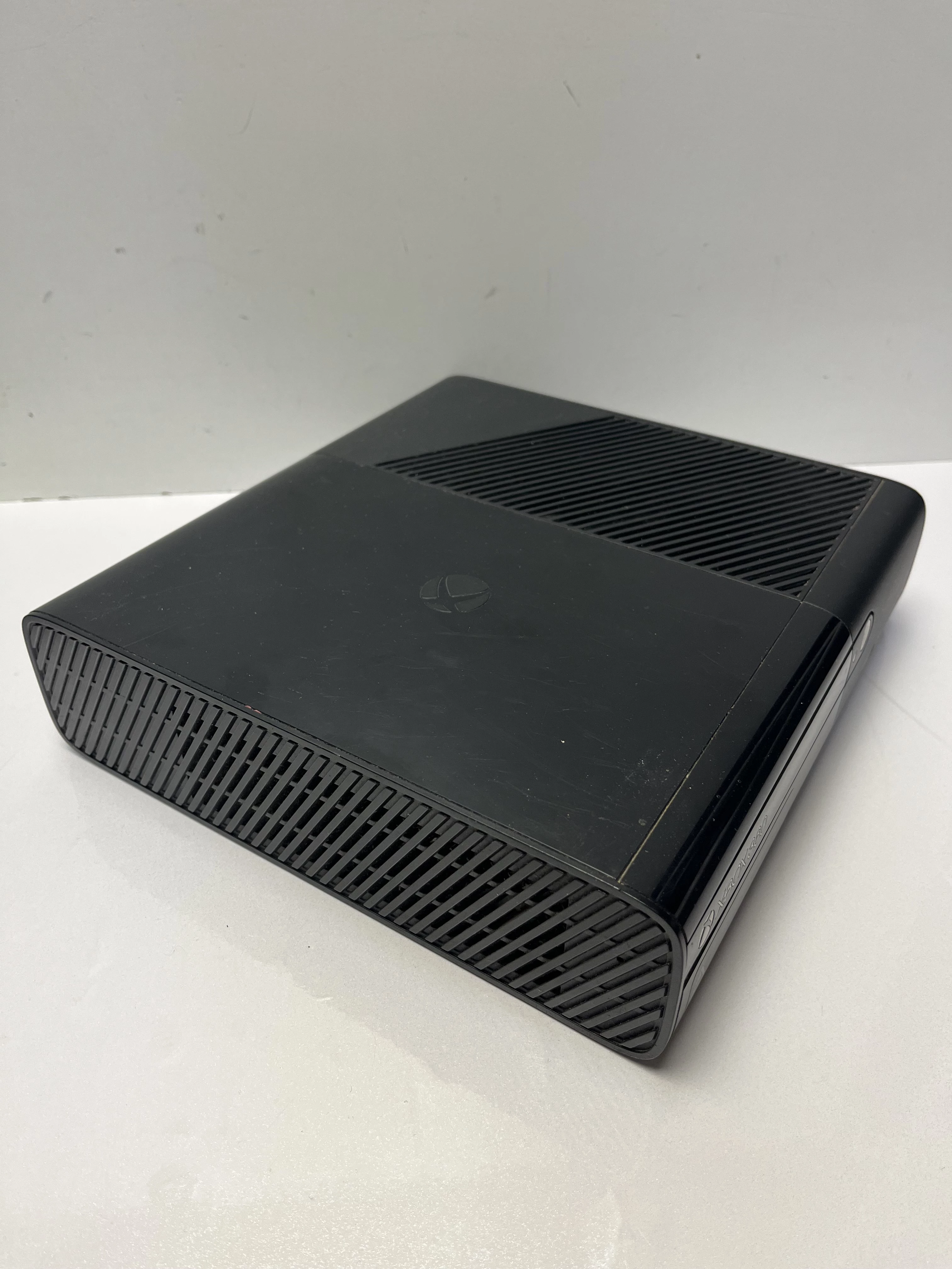 konsola-xbox-360e-pad-gry-gry-w-zestawie-205998-225574