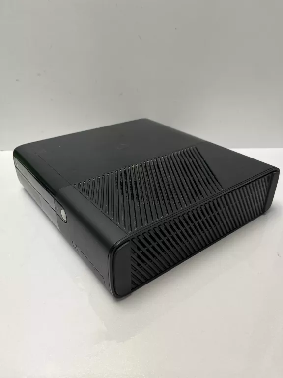 konsola-xbox-360e-pad-gry-liczba-kontrolerow-w-zestawie-205994-225550