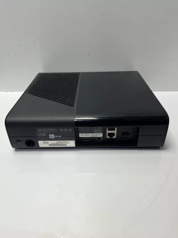 konsola-xbox-360e-pad-gry-kod-producenta-xbox-360-slim-e-4gb