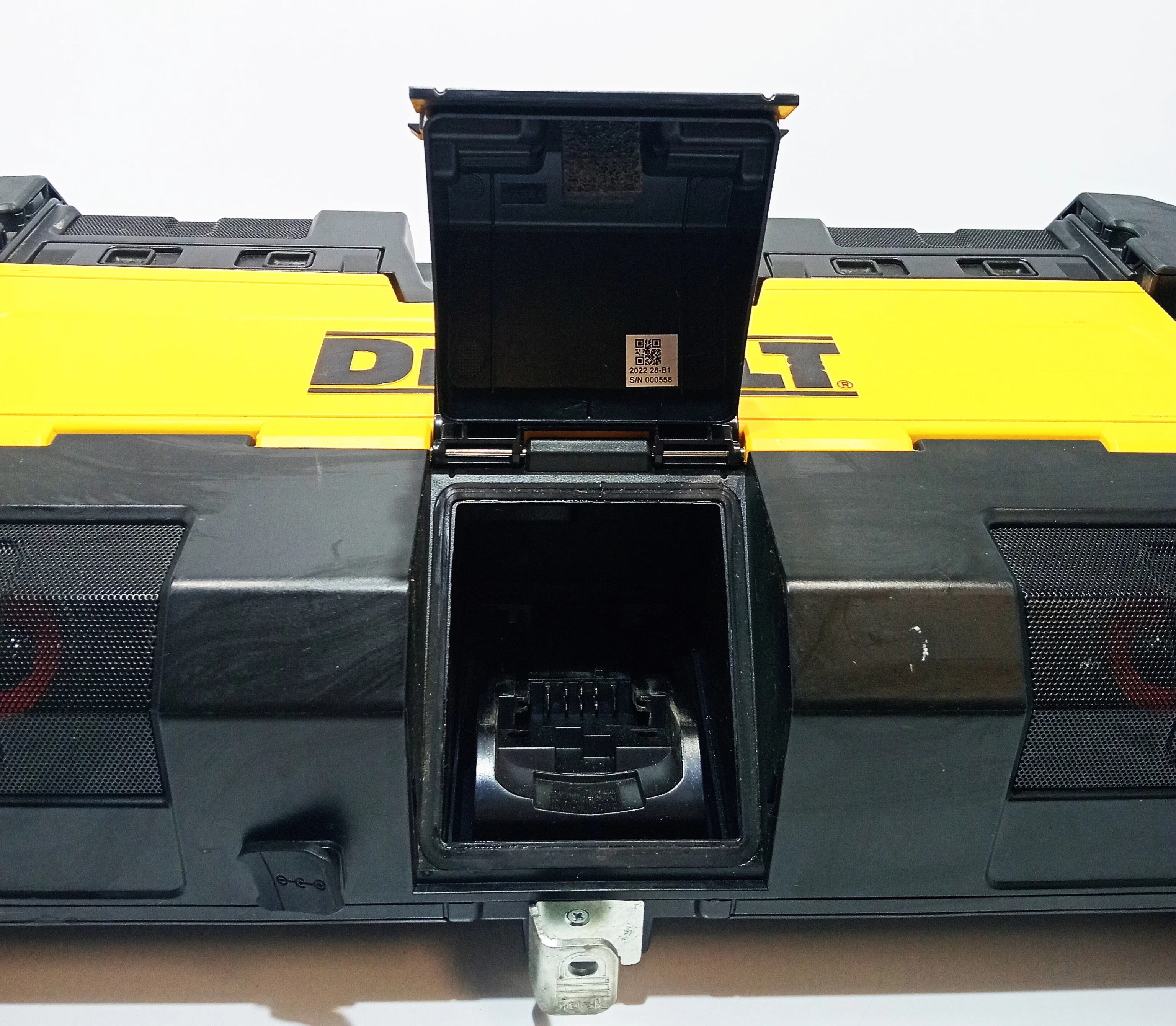 dewalt-radio-budowlane-dwst1-75659-komunikacja-205241-1