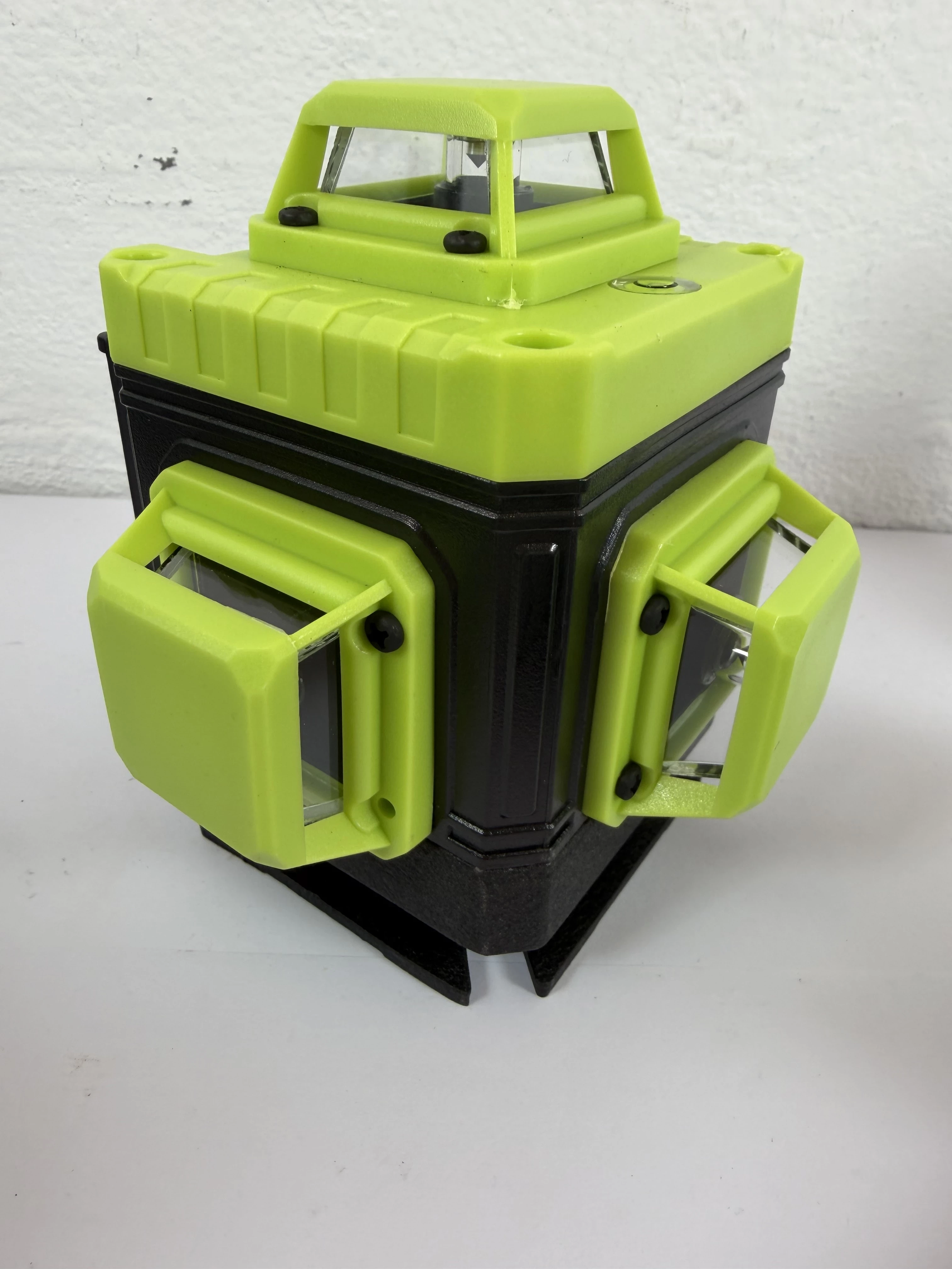 laser-krzyzowy-liniowy-poziomica-laserowa-360-pro-plaszczyznowa-4d-lfine-maksymalny-zasieg-pracy-7