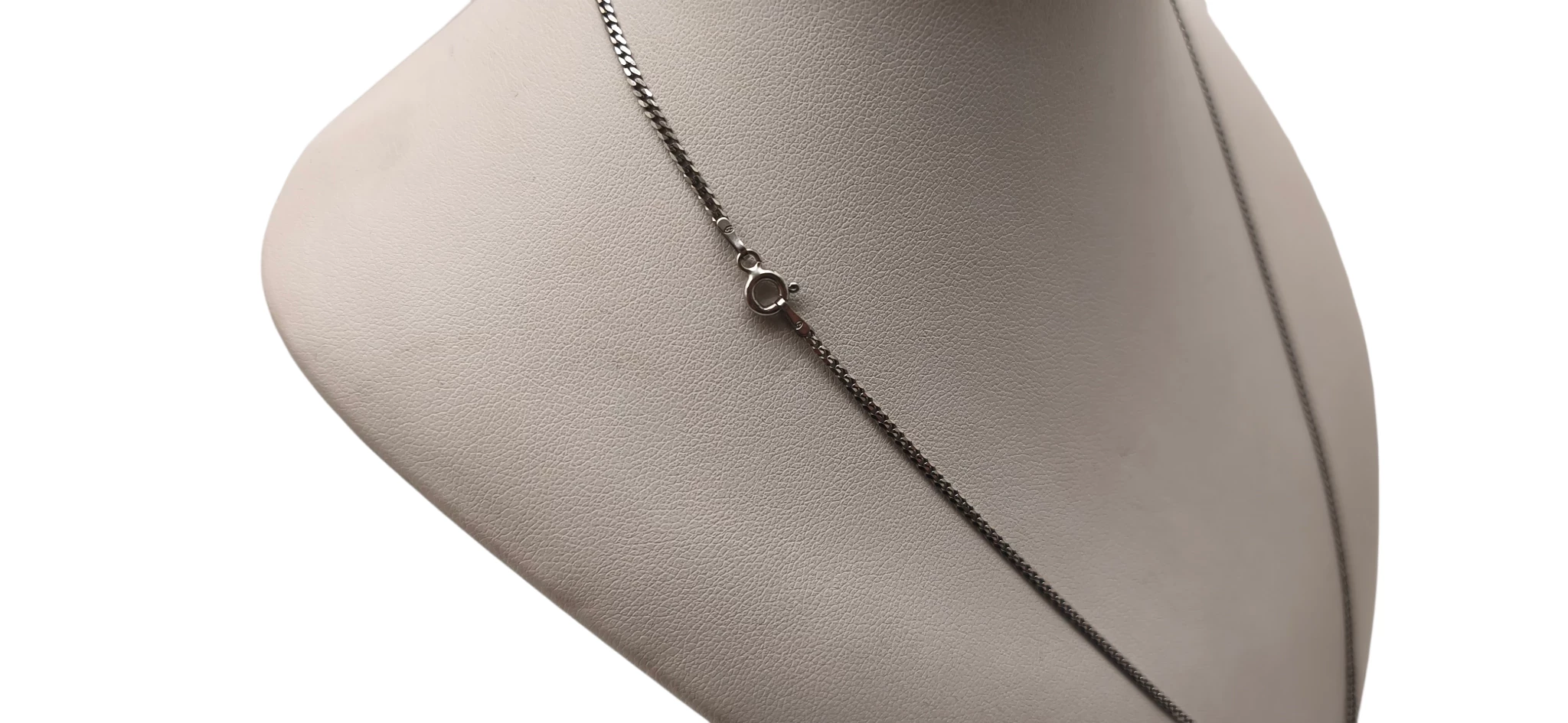 srebrny-lancuszek-z-krzyzykiem-material-15835-4