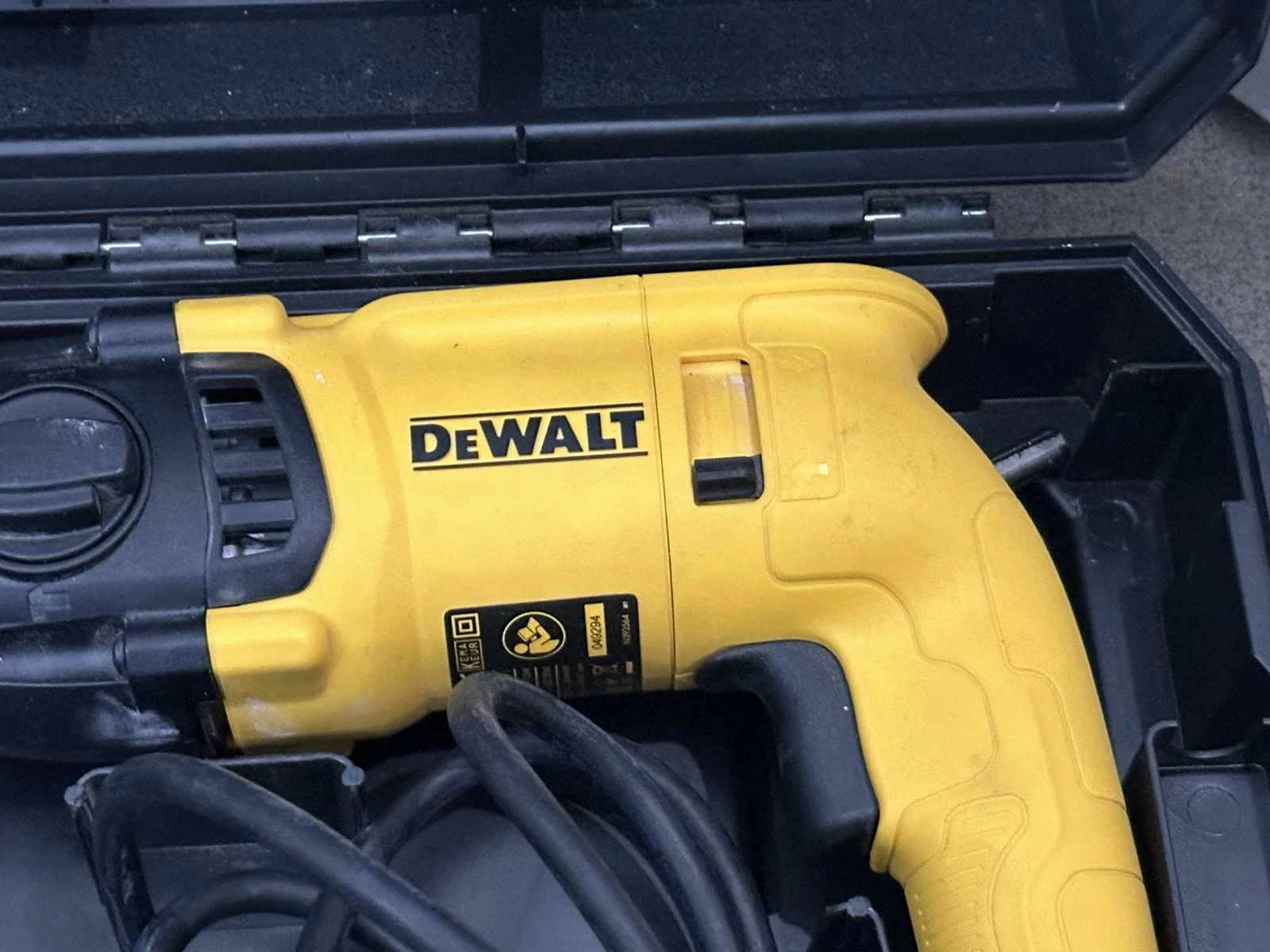 mlotowiertarka-dewalt-d25033-walizka-stan-11323-2