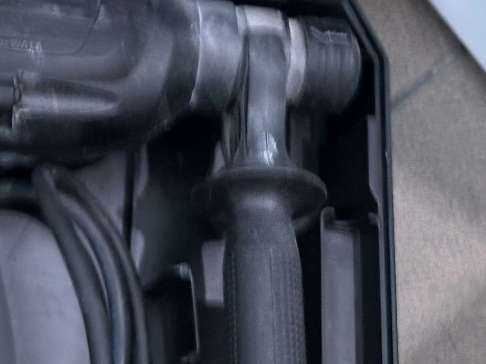 mlotowiertarka-dewalt-d25033-walizka-energia-udaru-200