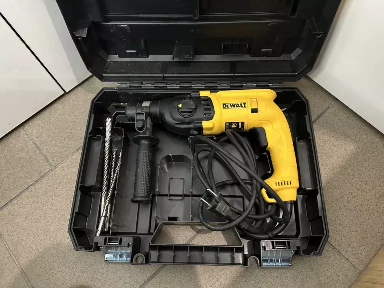 mlotowiertarka-dewalt-d25033-walizka-stary-rynek-9-sroda-wlkp