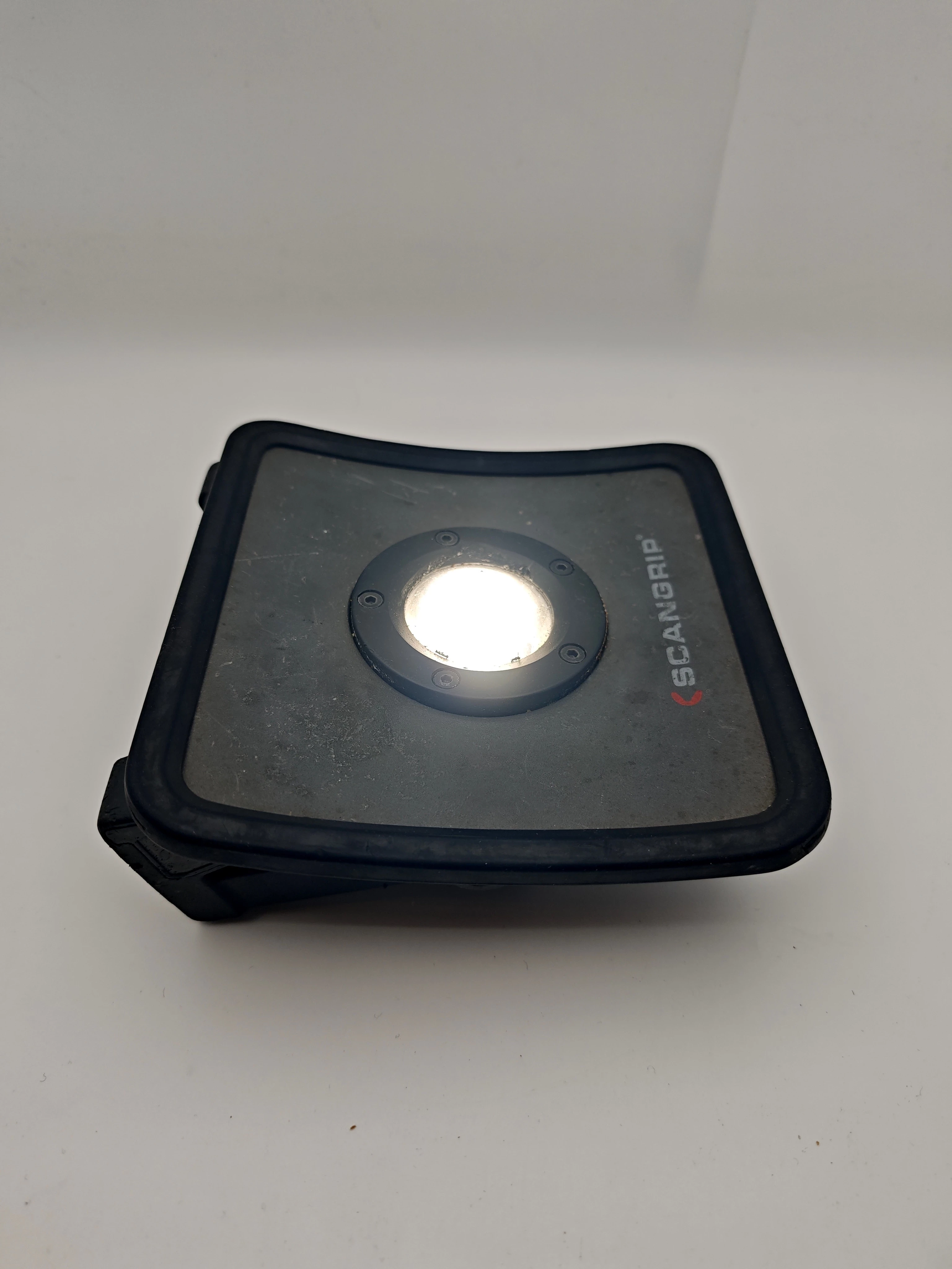 lampa-robocza-led-scangrip-nova-r-2000-lm-akumulatorowa-czarna-2-waga-produktu-z-opakowaniem-jednostkowym-0790