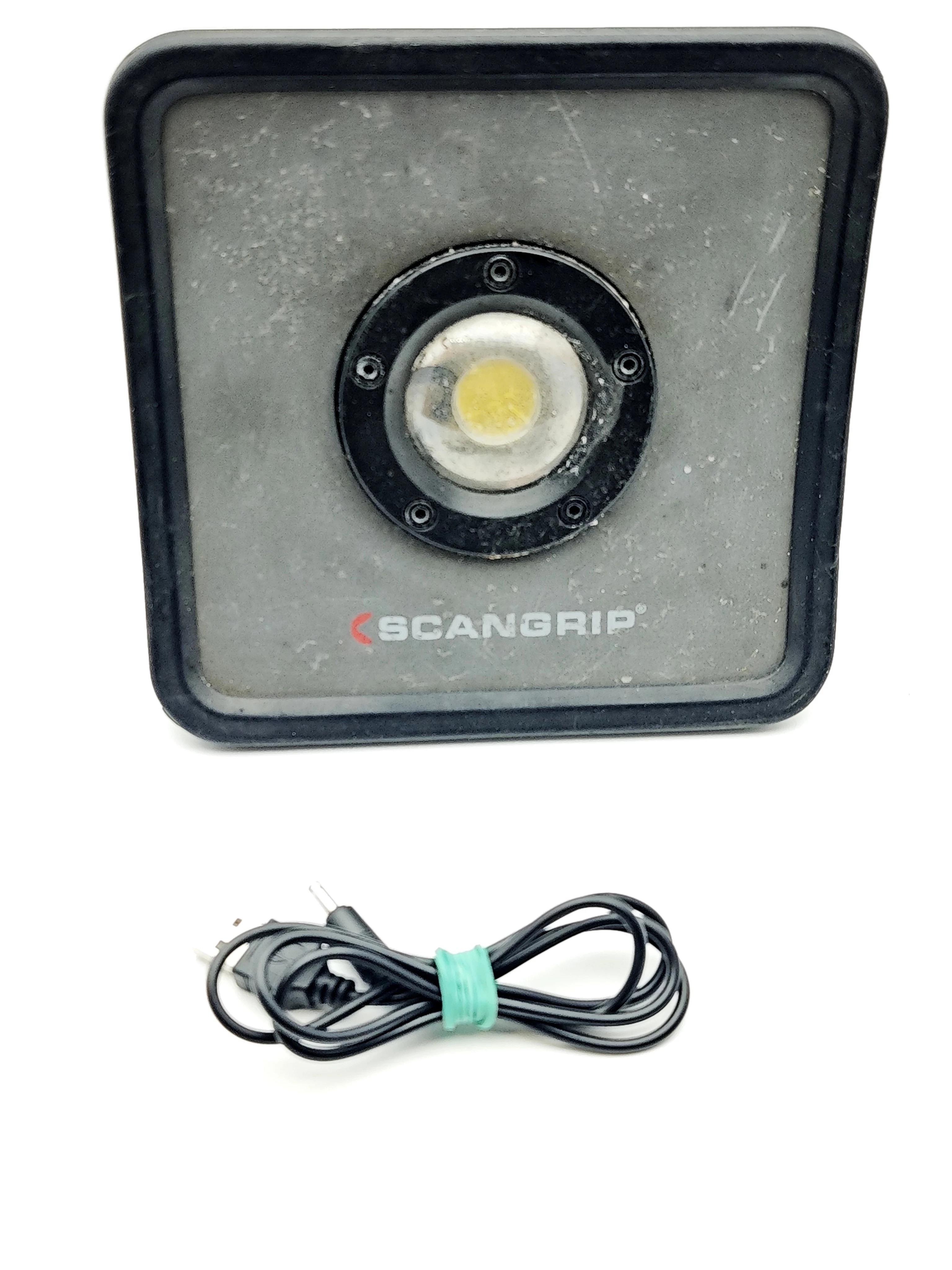 lampa-robocza-led-scangrip-nova-r-2000-lm-akumulatorowa-czarna-2-dabrowskiego-30-naklo