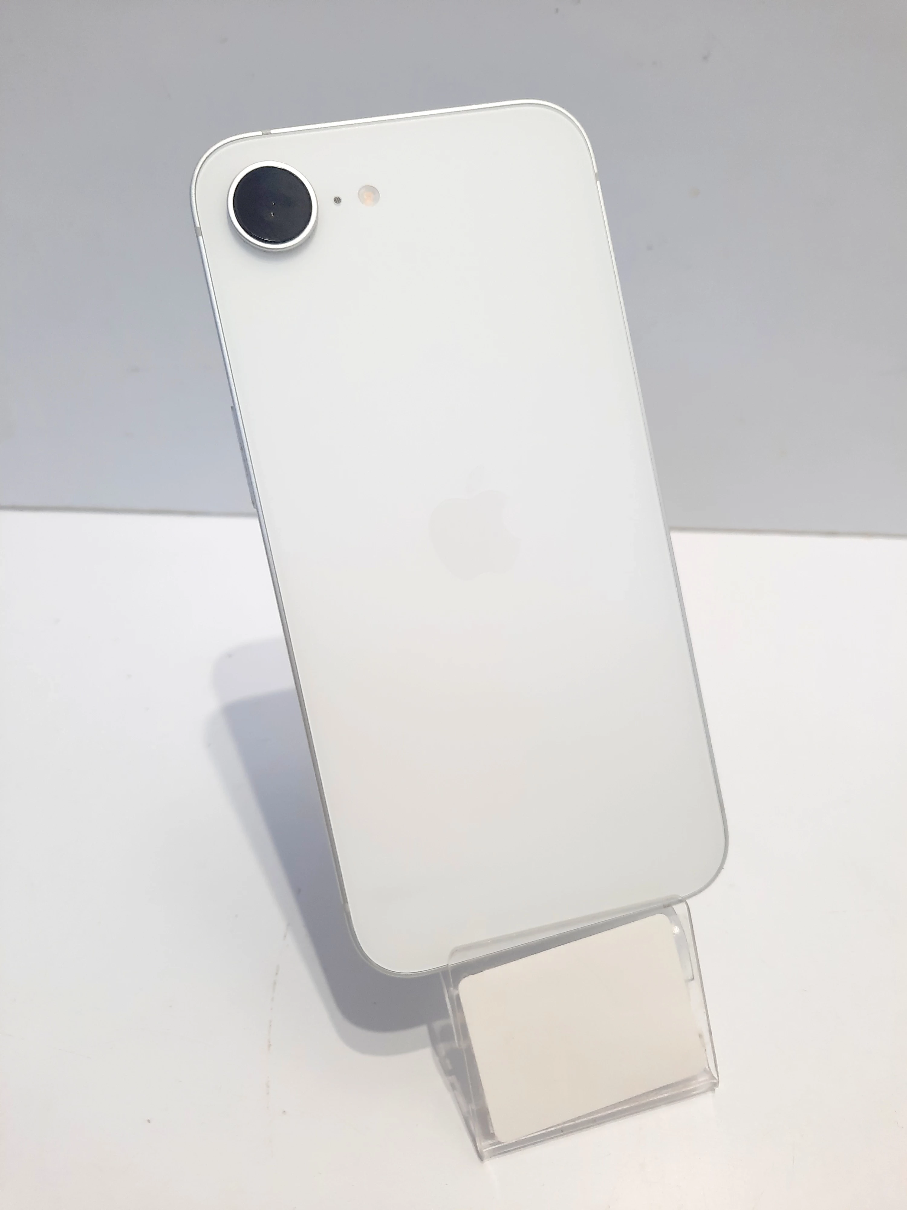 telefon-iphone-16e-128gb-100-kod-producenta-md1r4hxa