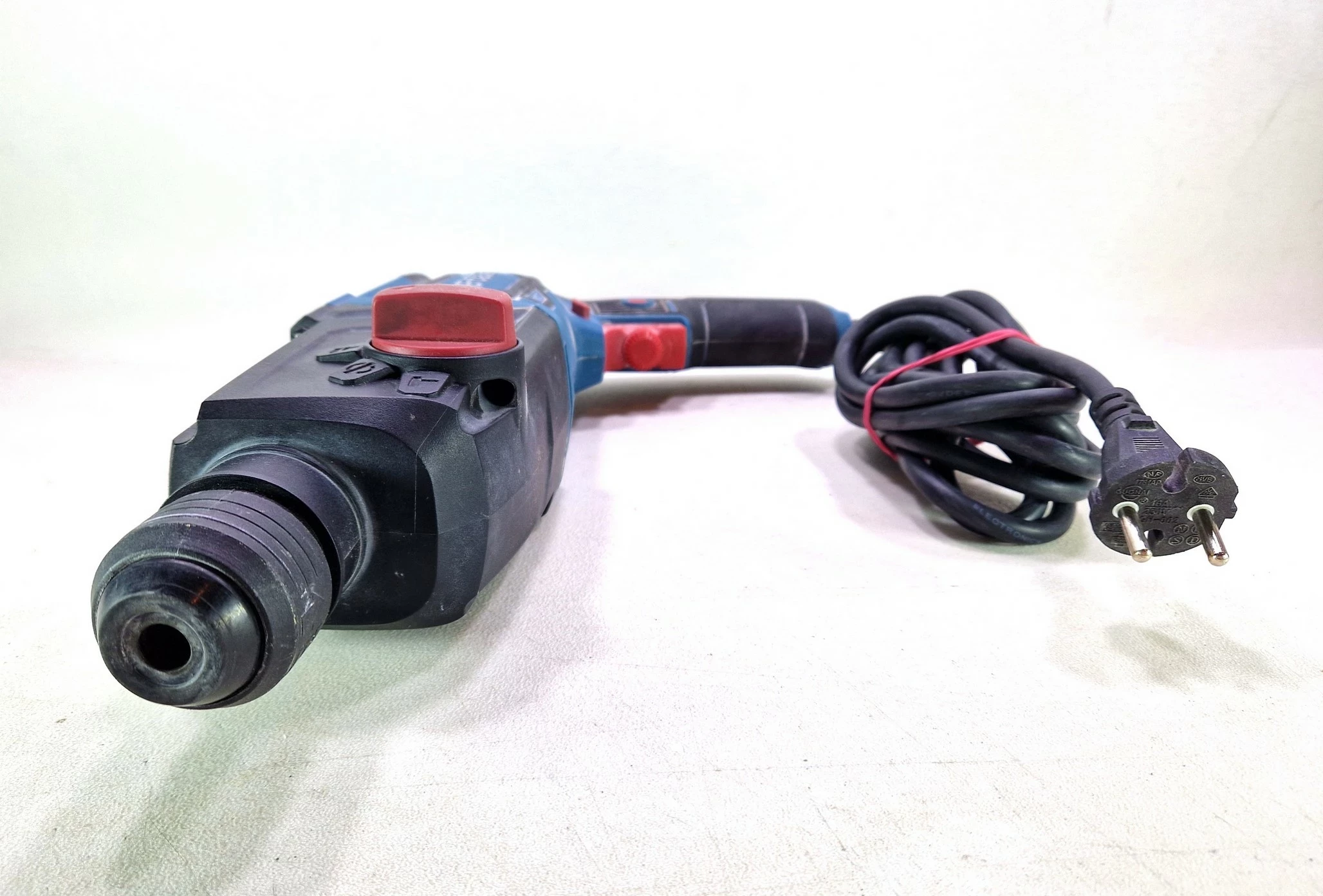 mlotowiertarka-erbauer-erh750-energia-udaru-300