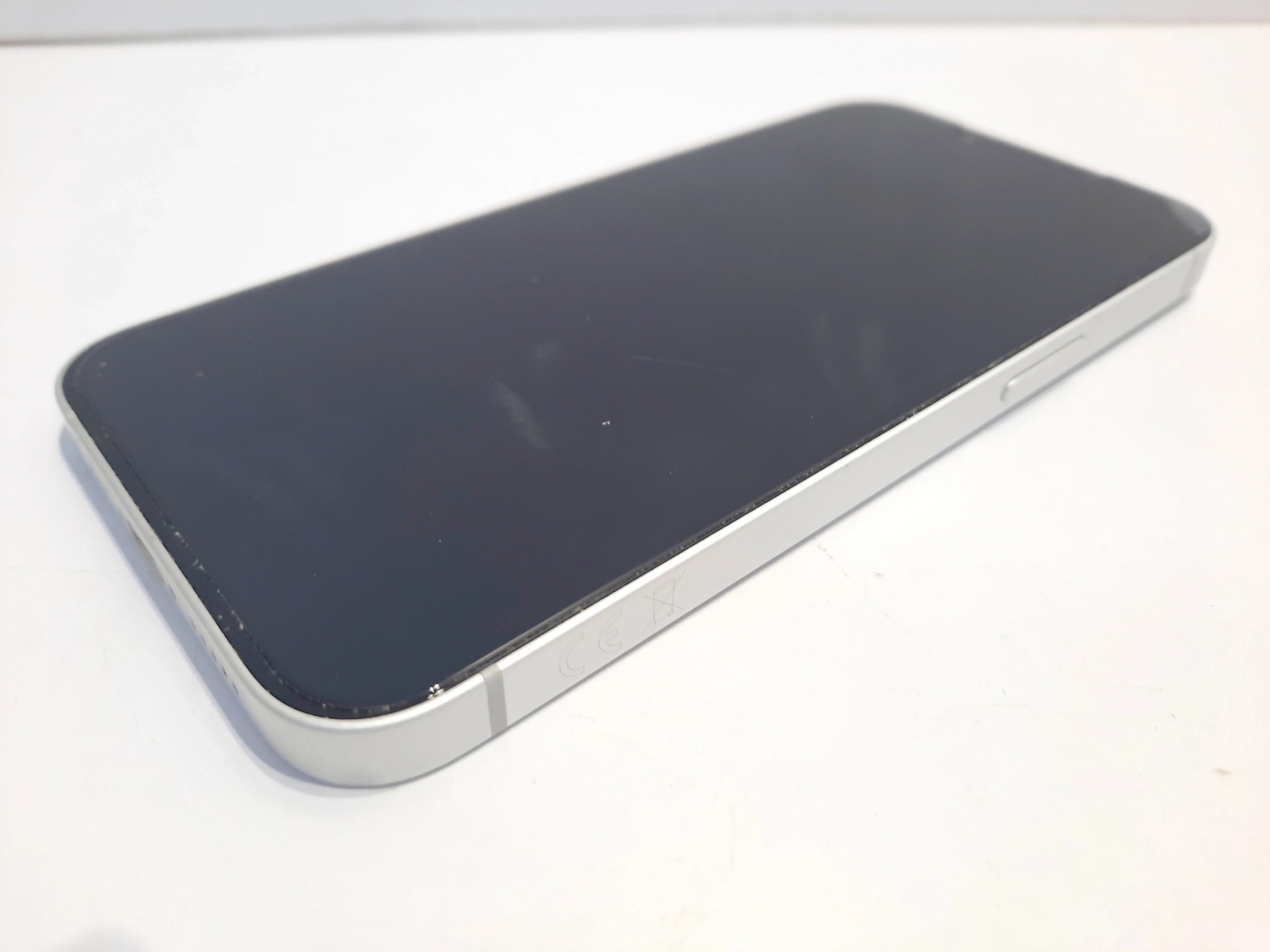 telefon-iphone-16e-128gb-100-typ-202685-212929