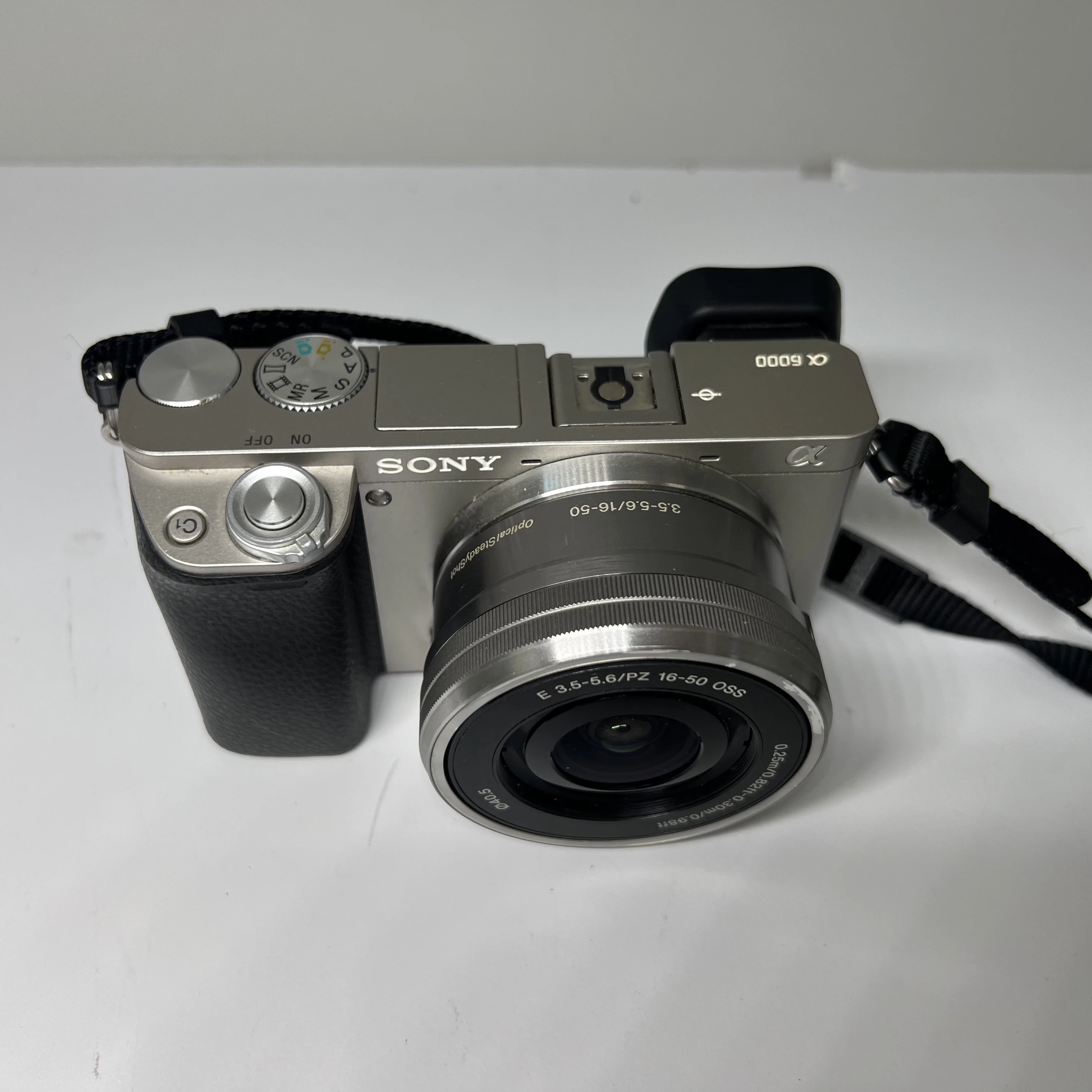 aparat-sony-alpha-a6000obiektyw-sony-e-35-56pz-16-50-oss-stan-11323-2