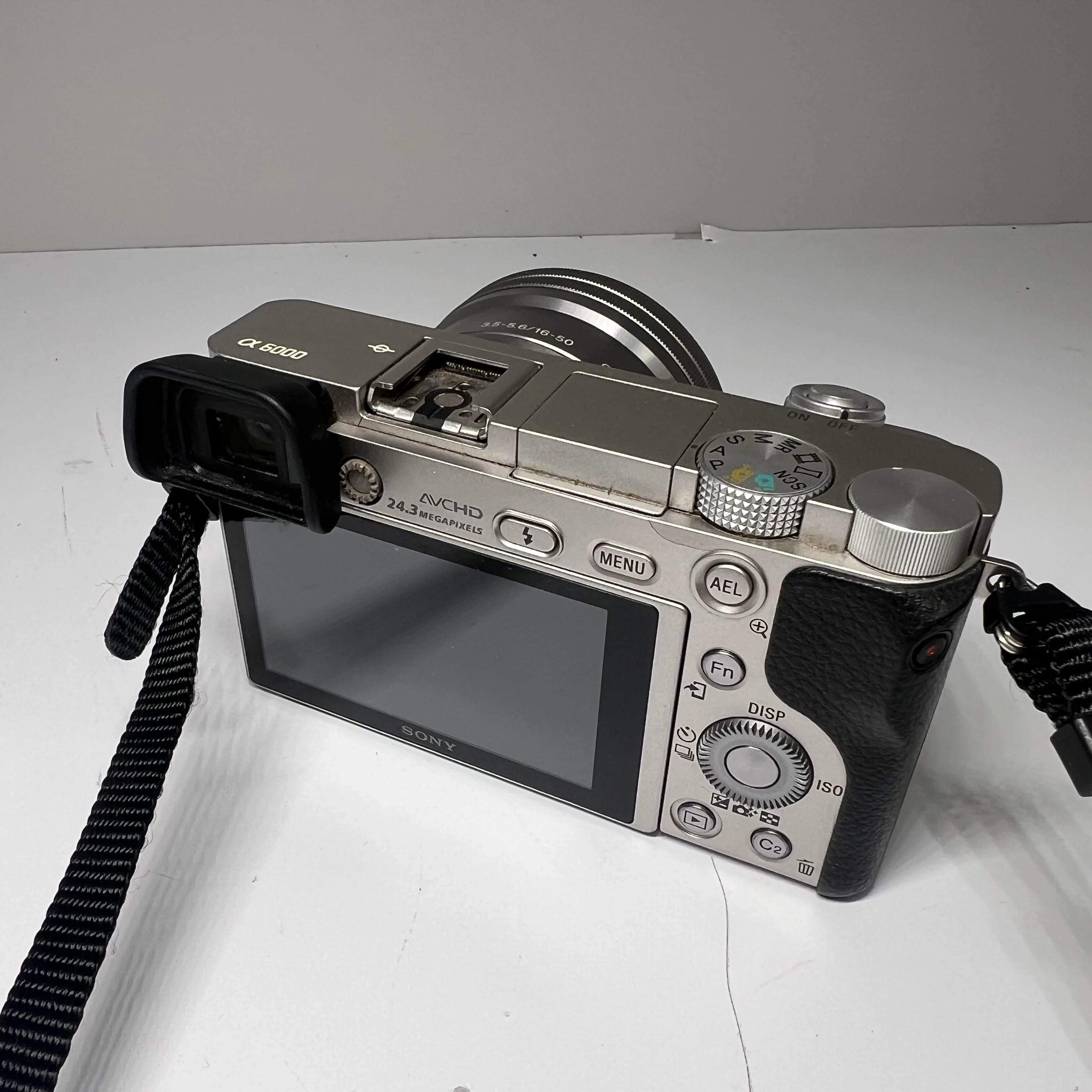 aparat-sony-alpha-a6000obiektyw-sony-e-35-56pz-16-50-oss-rozmiar-matrycy-206882-228774