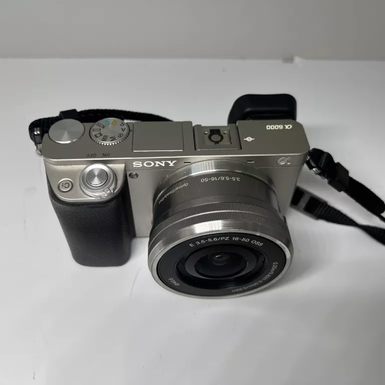 aparat-sony-alpha-a6000obiektyw-sony-e-35-56pz-16-50-oss-stan-11323-2