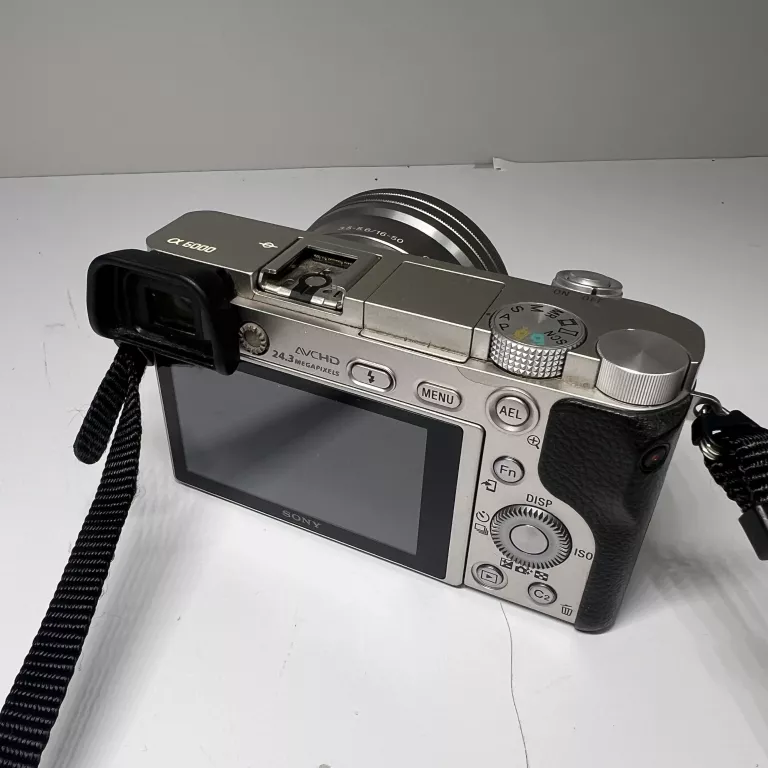 aparat-sony-alpha-a6000obiektyw-sony-e-35-56pz-16-50-oss-rozmiar-matrycy-206882-228774