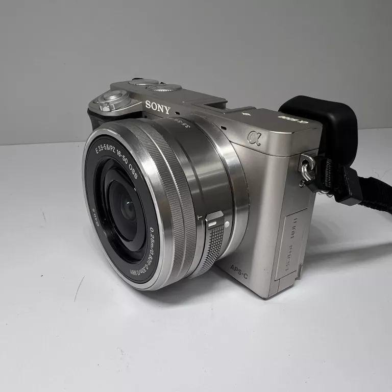 aparat-sony-alpha-a6000obiektyw-sony-e-35-56pz-16-50-oss-w-zestawie-814-2
