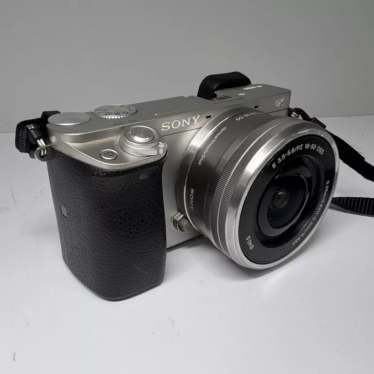 aparat-sony-alpha-a6000obiektyw-sony-e-35-56pz-16-50-oss-rozdzielczosc-2430