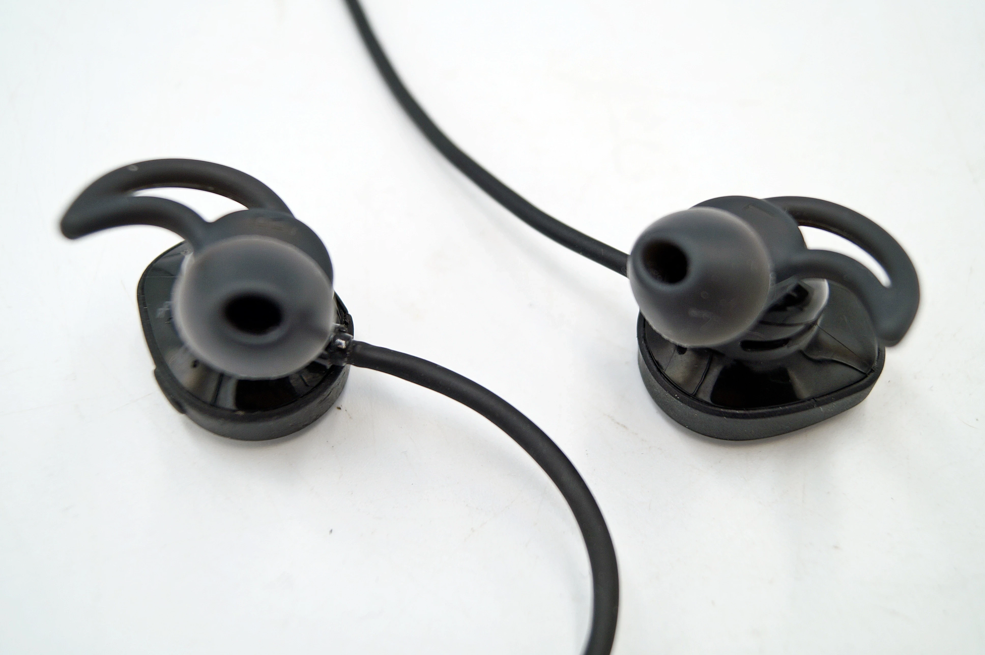 sluchawki-douszne-bezprzewodowe-bose-soundsport-wireless-czytaj-opis-ean-gtin-5904433334556