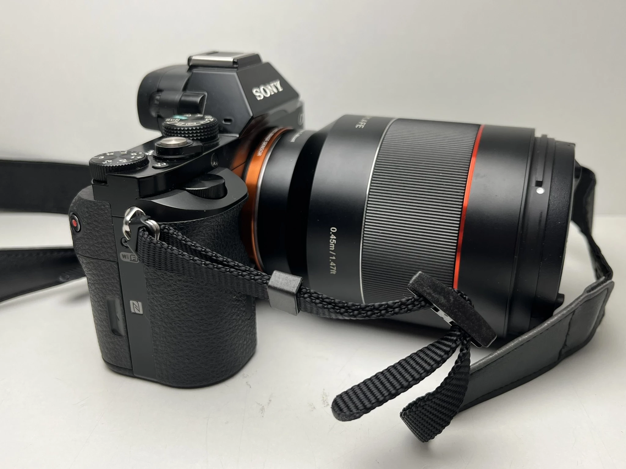 aparat-sony-alpha-ilce-7-a7-obiektyw-samyang-50mm-f14-2-baterie-rozmiar-matrycy-206882-228766