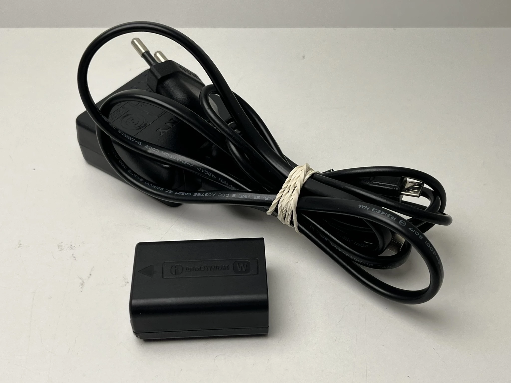 aparat-sony-alpha-ilce-7-a7-obiektyw-samyang-50mm-f14-2-baterie-marka-248811-1940277