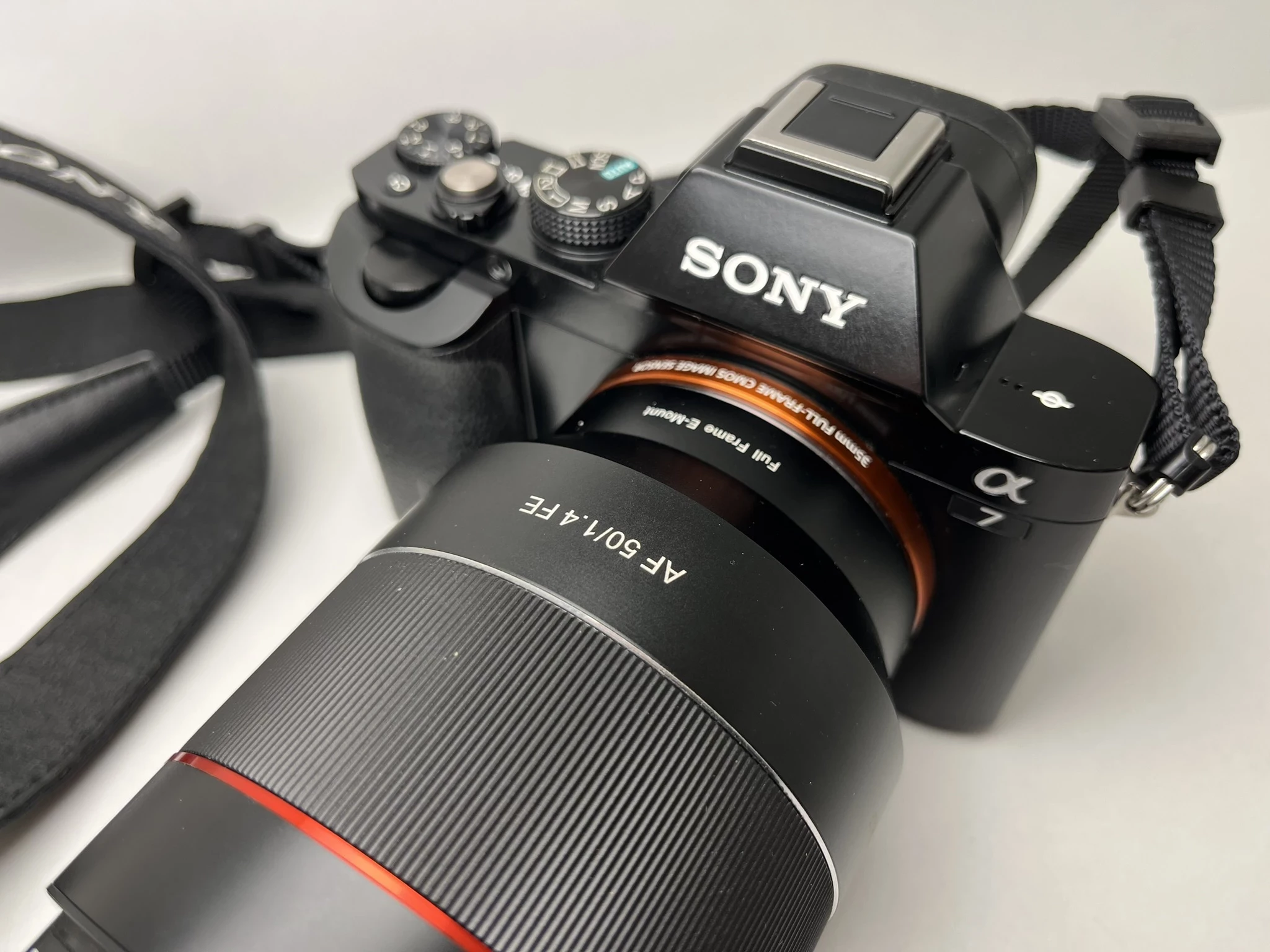 aparat-sony-alpha-ilce-7-a7-obiektyw-samyang-50mm-f14-2-baterie-ean-gtin-4056572580644