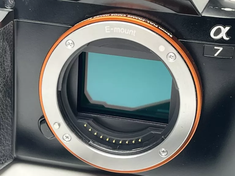 aparat-sony-alpha-ilce-7-a7-obiektyw-samyang-50mm-f14-2-baterie-kod-producenta-ilce7kbce