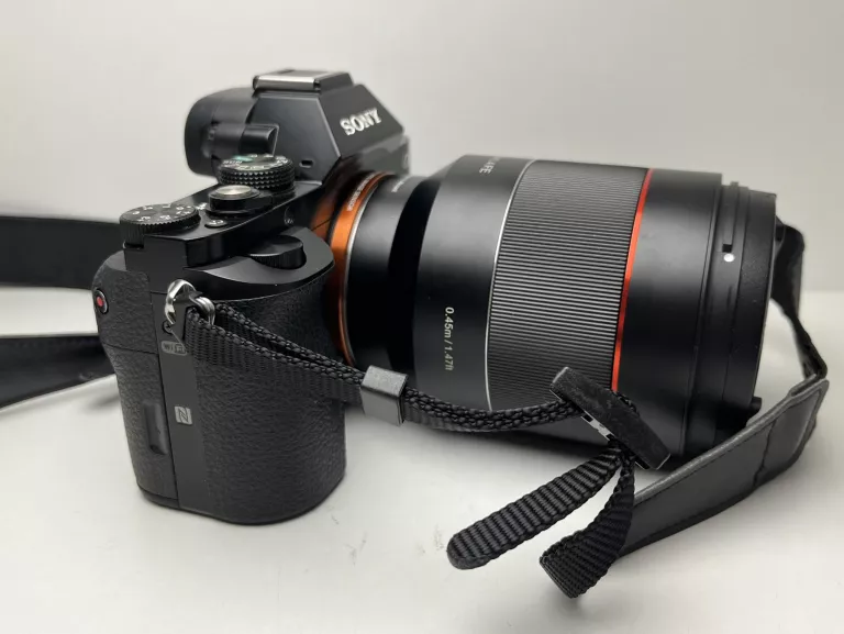 aparat-sony-alpha-ilce-7-a7-obiektyw-samyang-50mm-f14-2-baterie-rozmiar-matrycy-206882-228766
