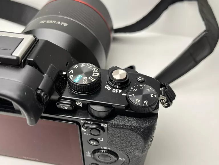 aparat-sony-alpha-ilce-7-a7-obiektyw-samyang-50mm-f14-2-baterie-w-zestawie-814-2