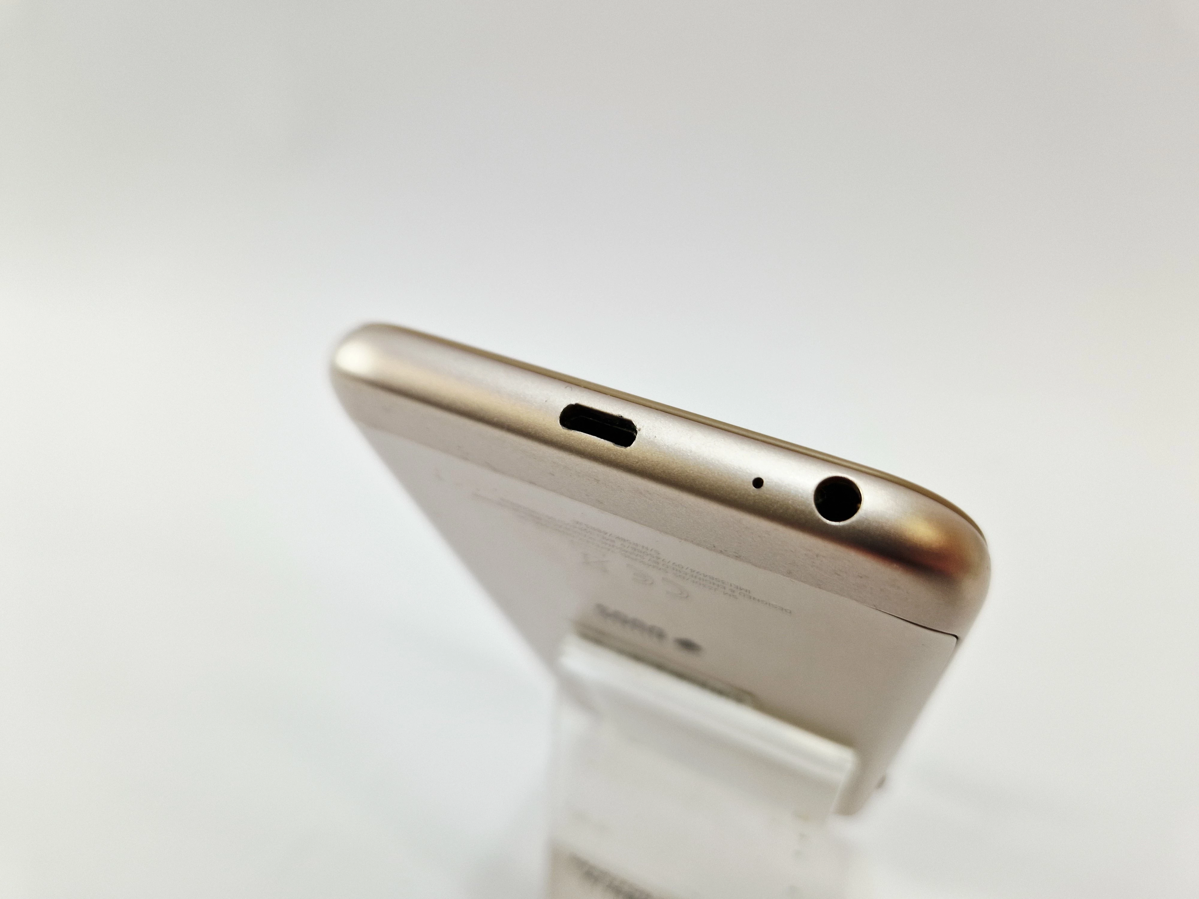 smartfon-samsung-galaxy-j3-2017-2gb16gb-zloty-przekatna-ekranu-500