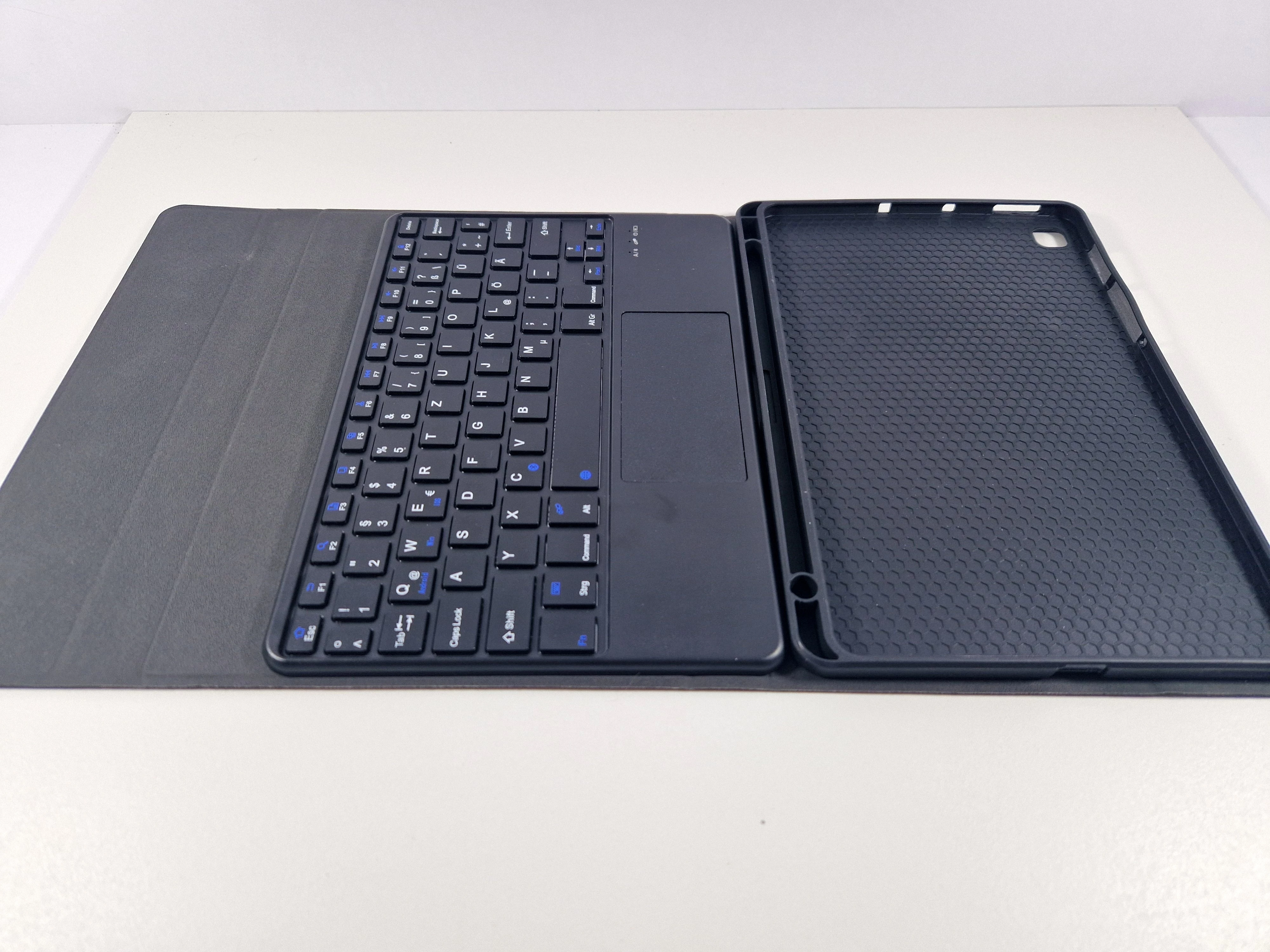 etui-i-klawiatura-na-tablet-ean-gtin-5904476603428