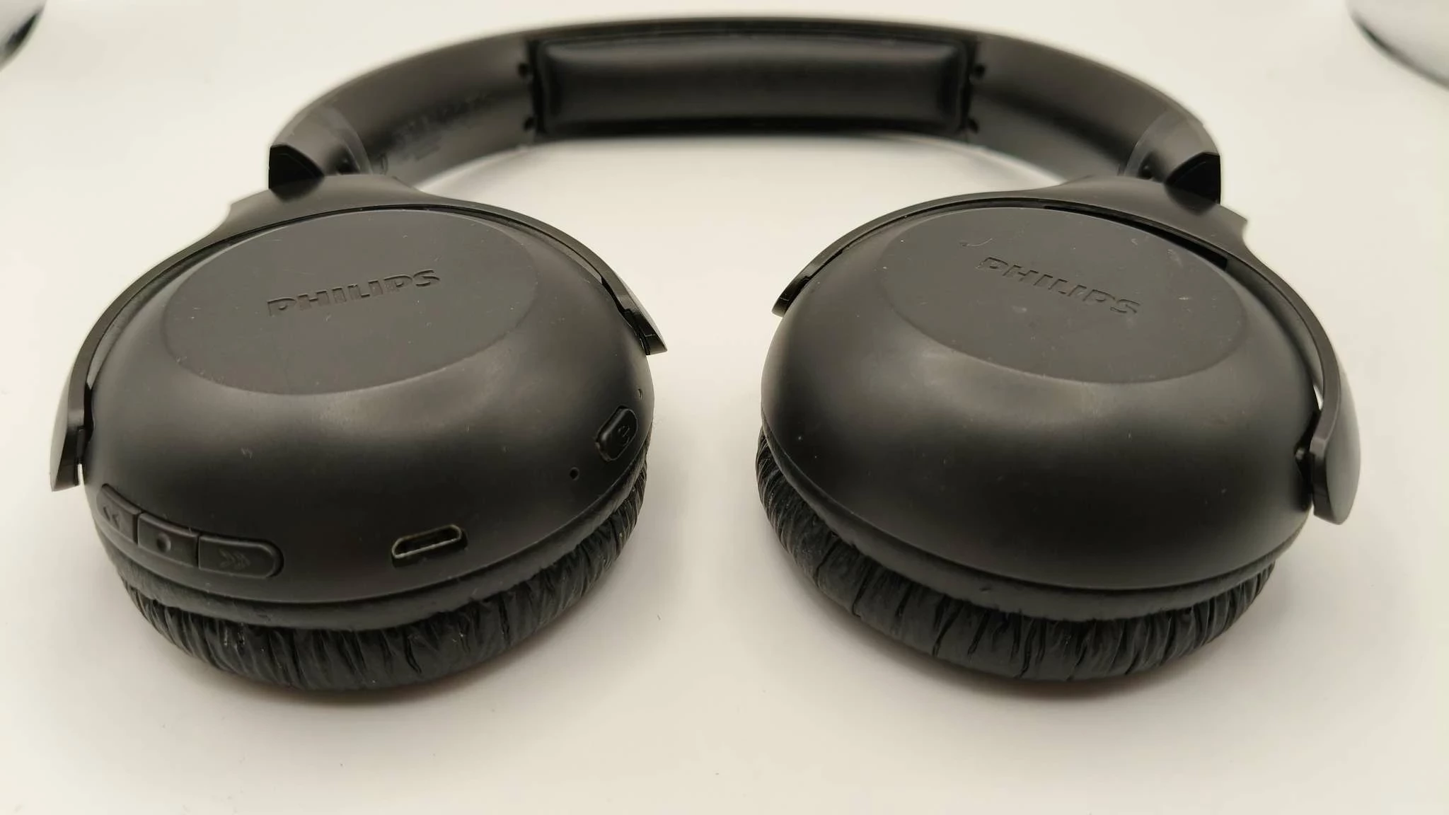 sluchawki-bezprzewodowe-nauszne-philips-tauh202-transmisja-sygnalu-203713-217785