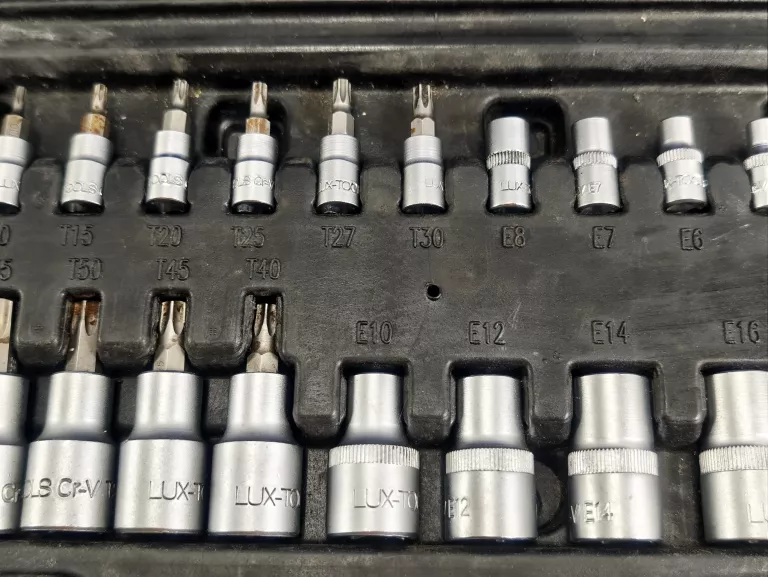 zestaw-nasadek-i-bitow-lux-tools-22-elementy-liczba-elementow-w-zestawie-22