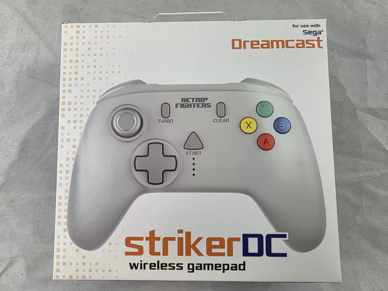 pad-bezprzewodowy-retro-fighters-strikerdc-24g-white-do-sega-dreamcast-ean-gtin-850046080173