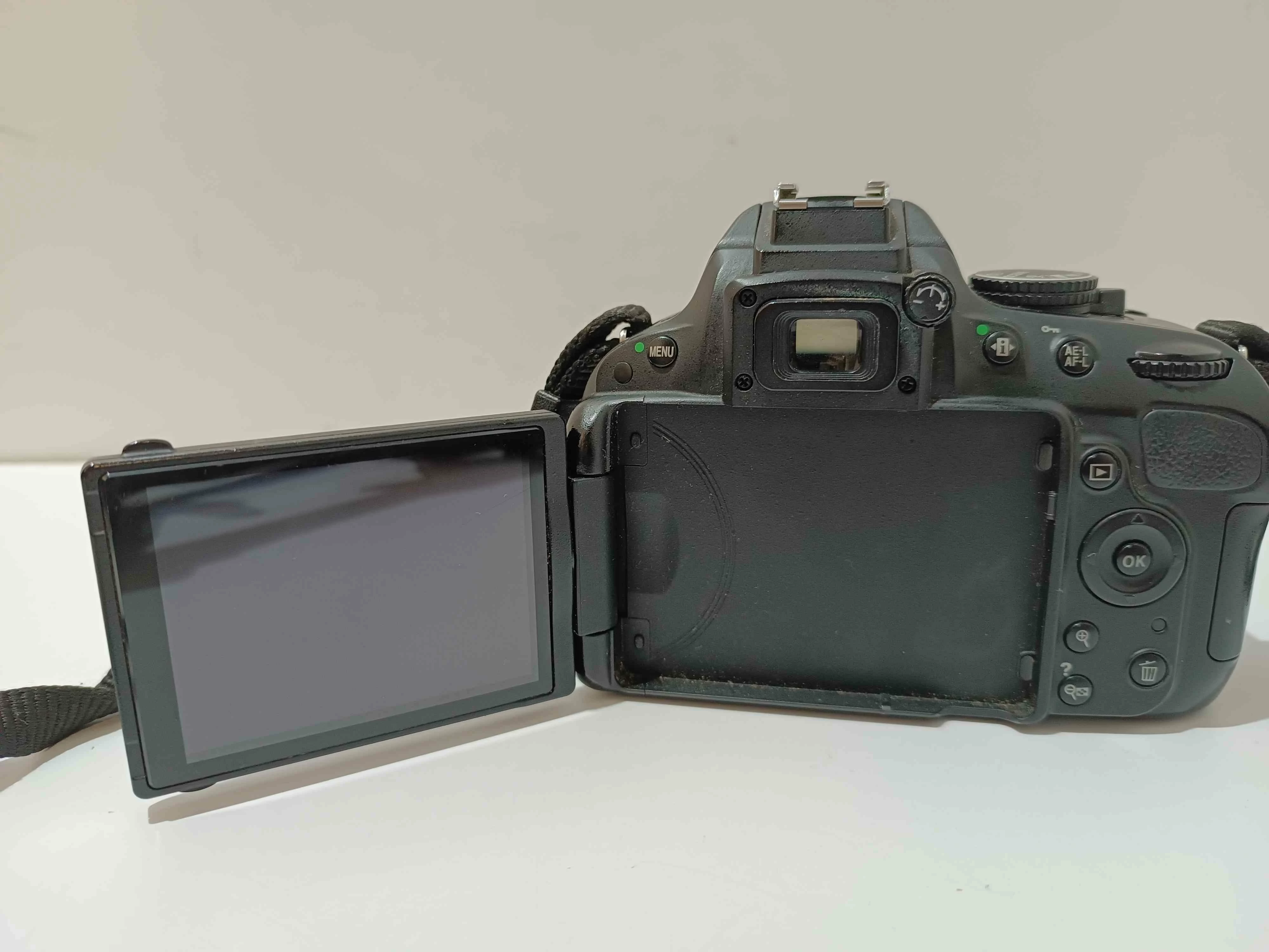 aparat-nikon-d5100-obiektyw-18-55-135-56g-ladowarka-i-etui-ean-gtin-5906948895423