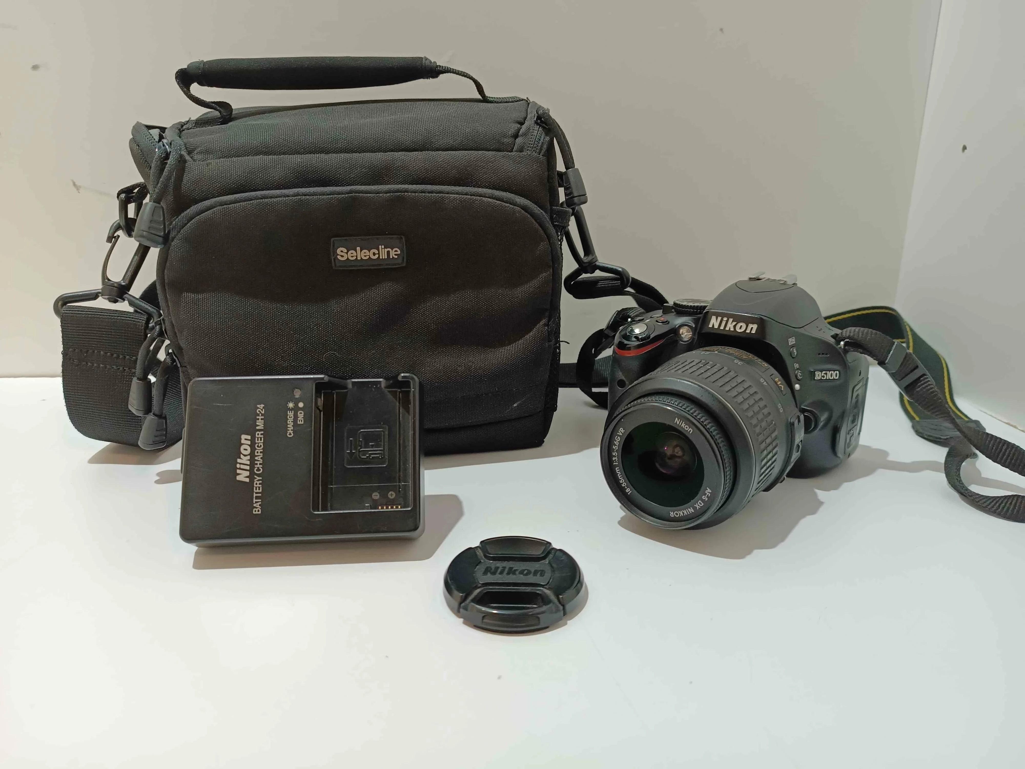 aparat-nikon-d5100-obiektyw-18-55-135-56g-ladowarka-i-etui-rynek-42-skawina