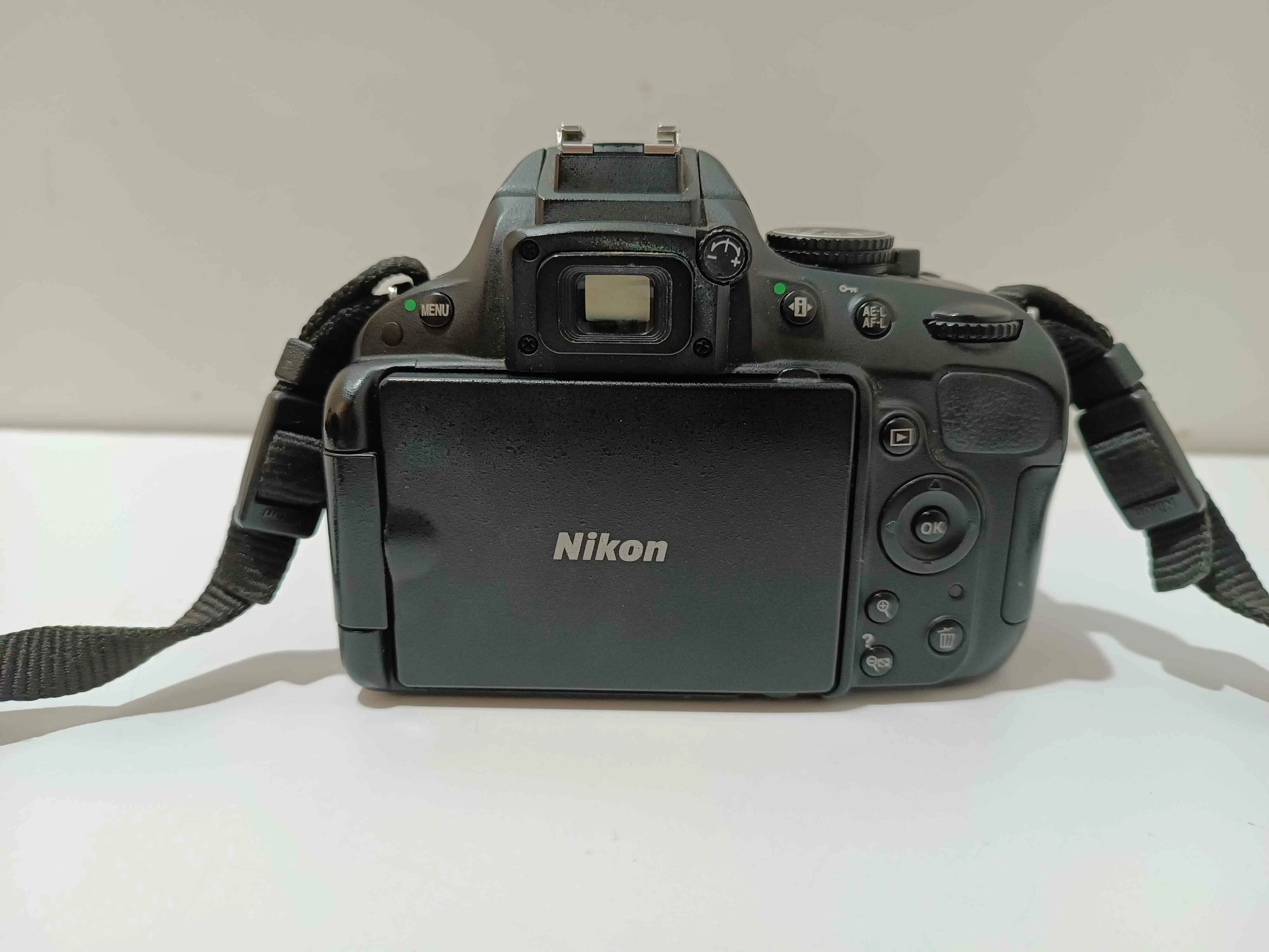 aparat-nikon-d5100-obiektyw-18-55-135-56g-ladowarka-i-etui-przekatna-ekranu-300