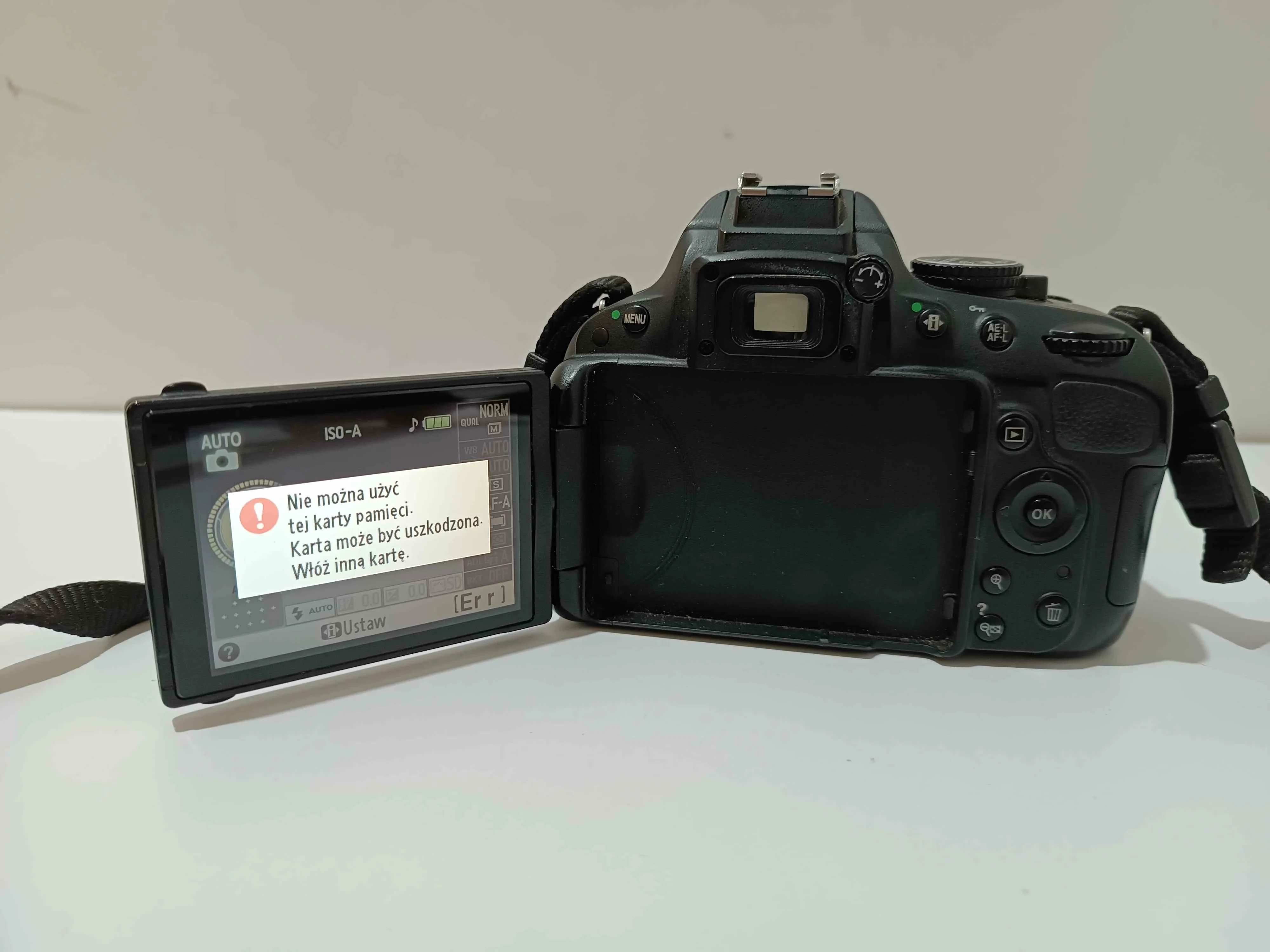 aparat-nikon-d5100-obiektyw-18-55-135-56g-ladowarka-i-etui-stan-11323-2