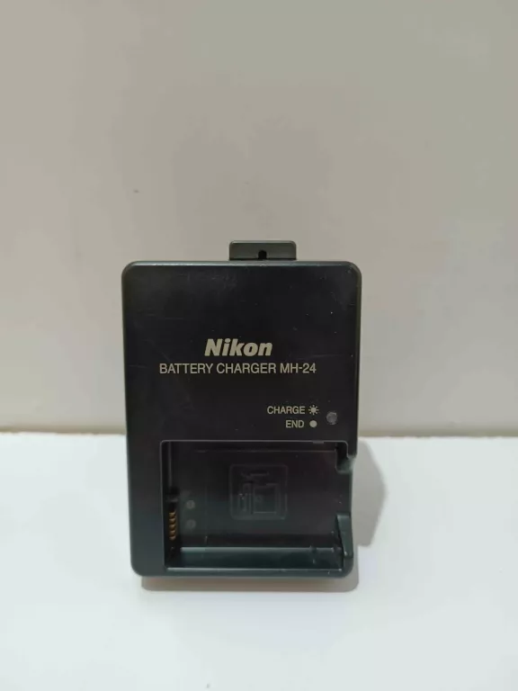 aparat-nikon-d5100-obiektyw-18-55-135-56g-ladowarka-i-etui-kod-producenta-vba310k005