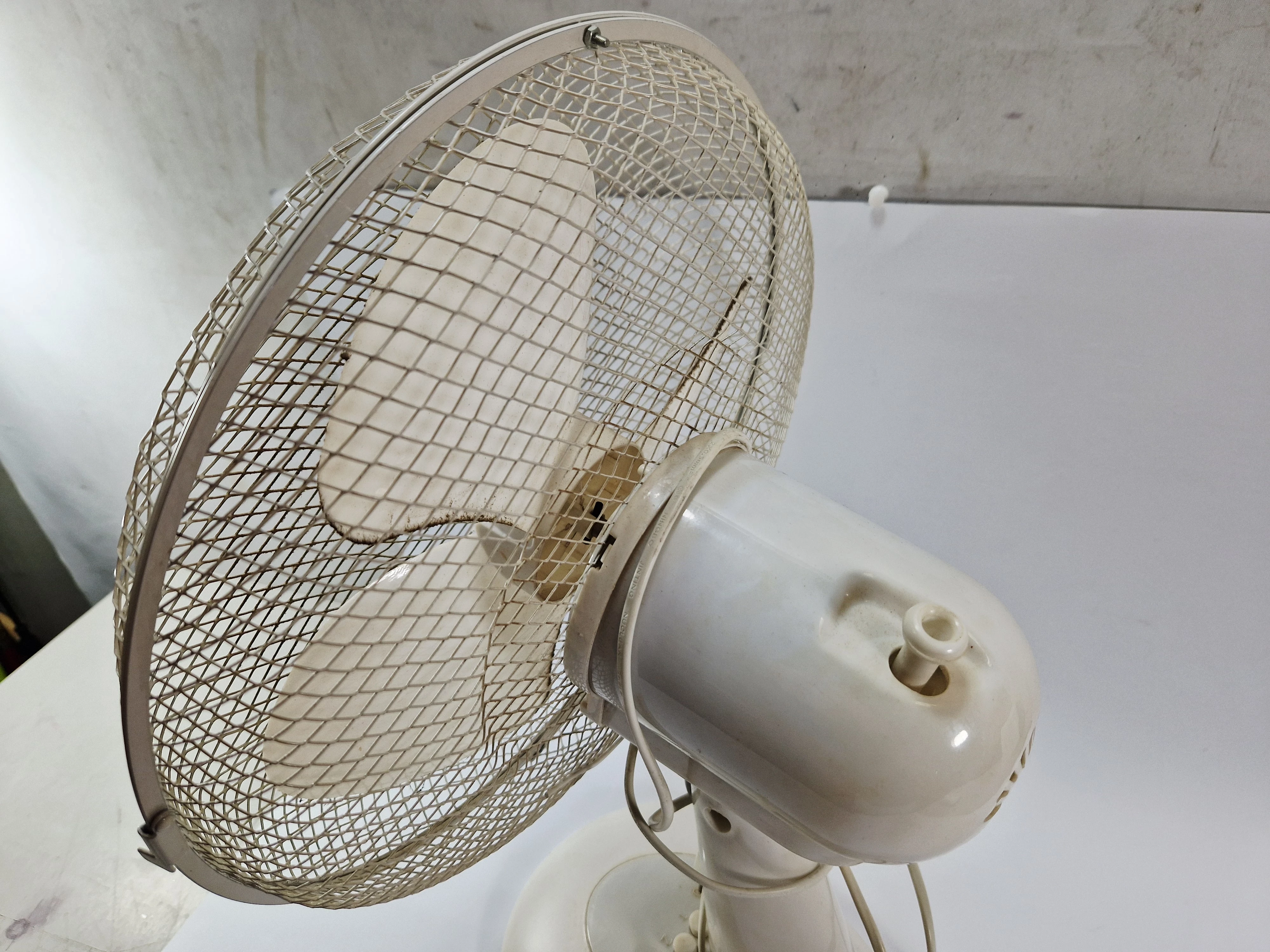 wiatrak-biurkowy-wentylator-3-predkosci-35w-bialy-stan-11323-2