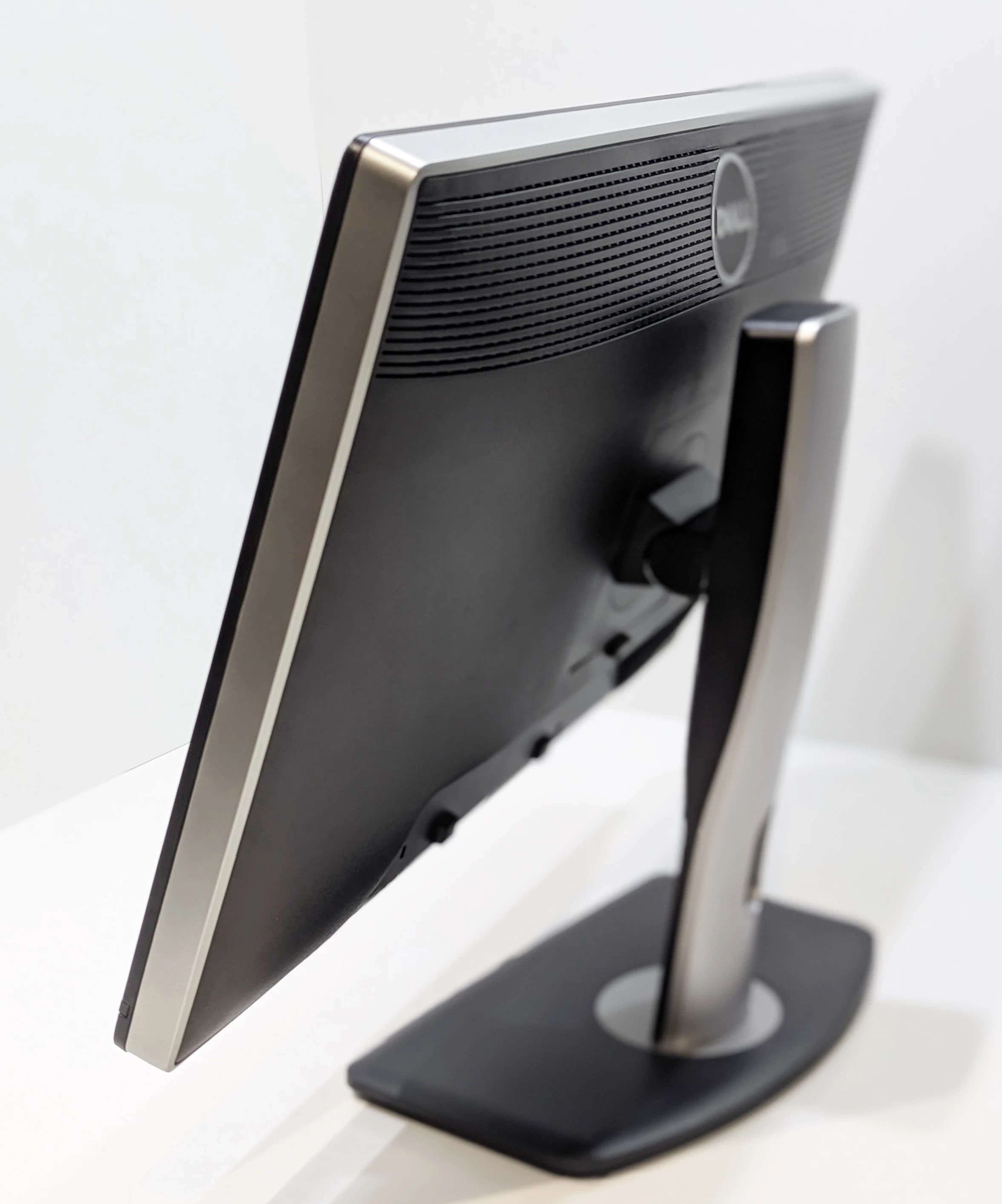 monitor-dell-u2412mc-rodzaj-podswietlania-206418-227546