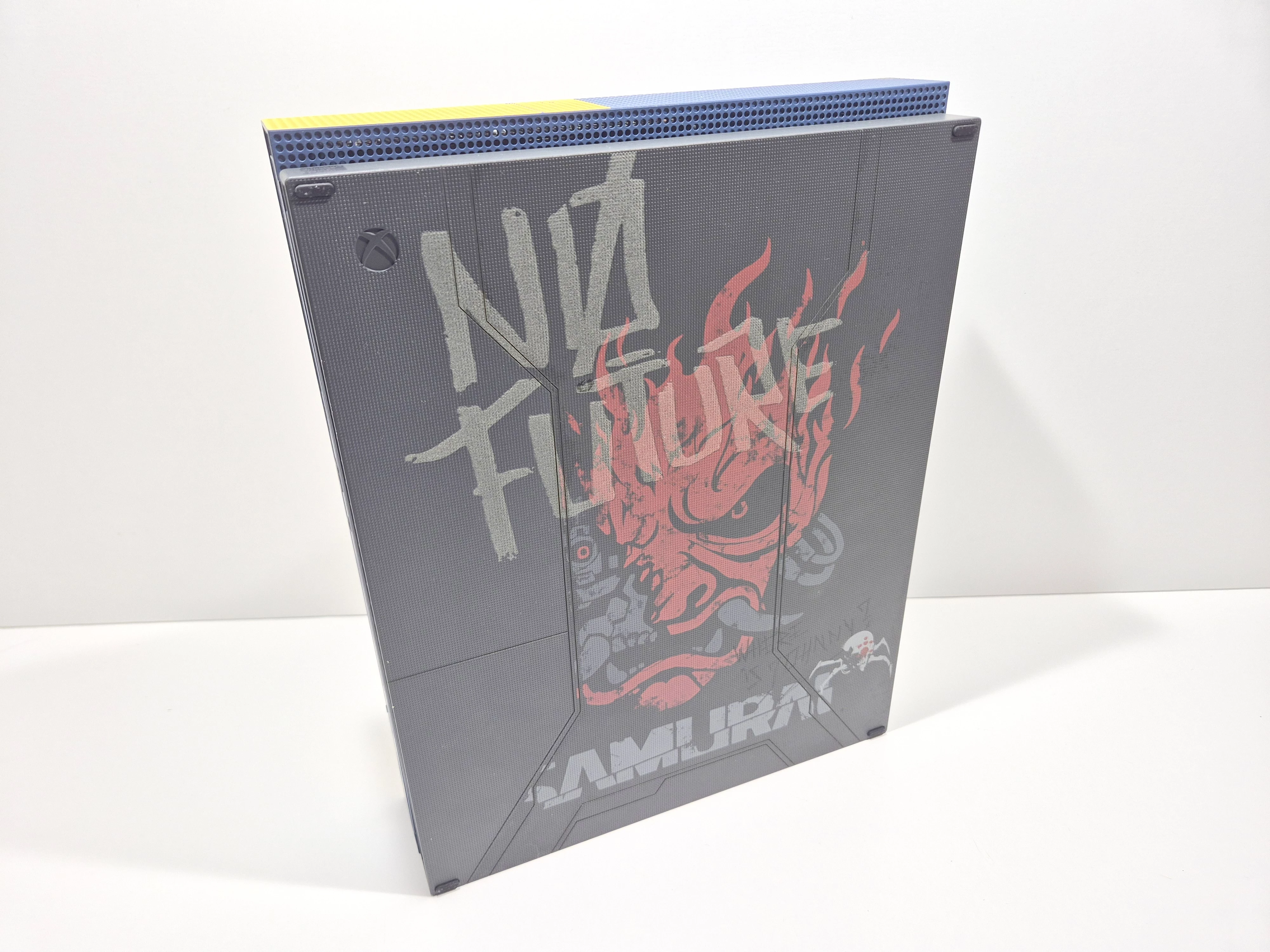 konsola-xbox-one-x-1tb-cyberpunk-2077-limited-edition-stan-11323-2