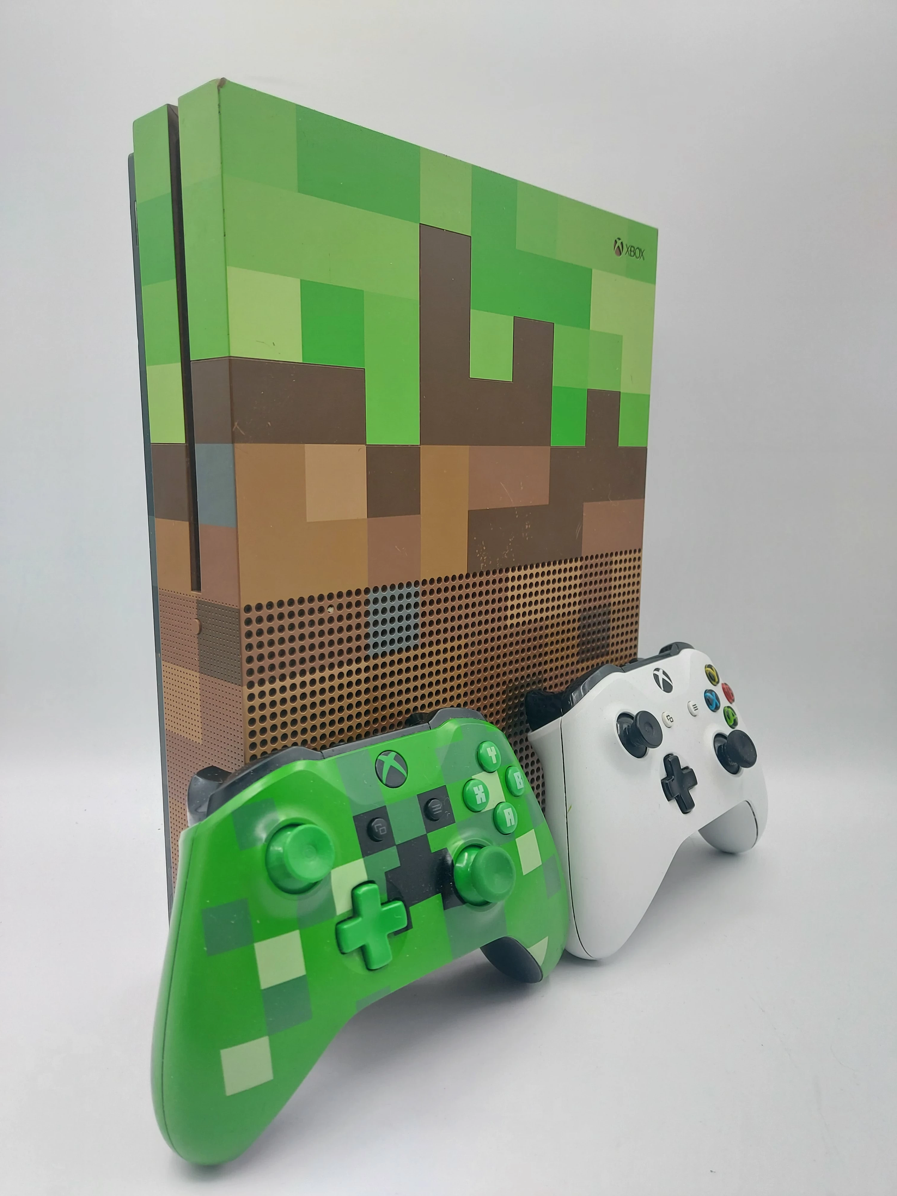 konsola-xbox-one-s-minecraft-edition-2-pady-kinect-1tb-liczba-kontrolerow-w-zestawie-205994-225550